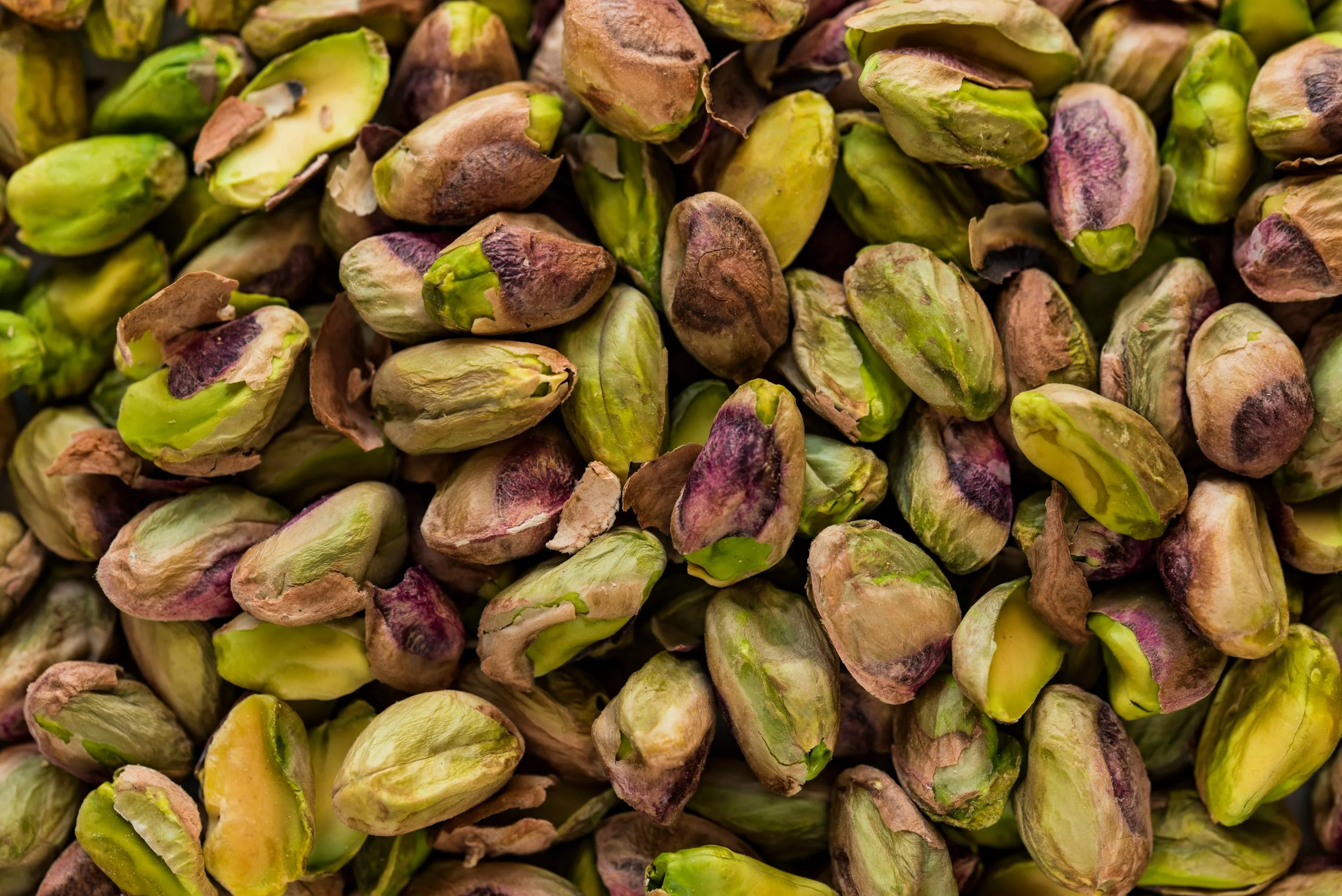 En modelos de laboratorio, los pistachos con su fina piel mostraron una liberación más prolongada de melatonina vegetal durante la fermentación intestinal. Falta comprobar si ese proceso influye en el sueño de las personas.
