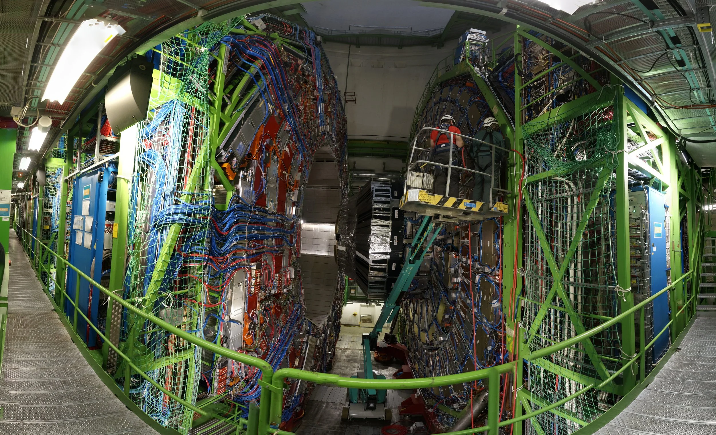 Panorámica del detector CMS, instalado a unos 100 metros bajo tierra en el CERN.