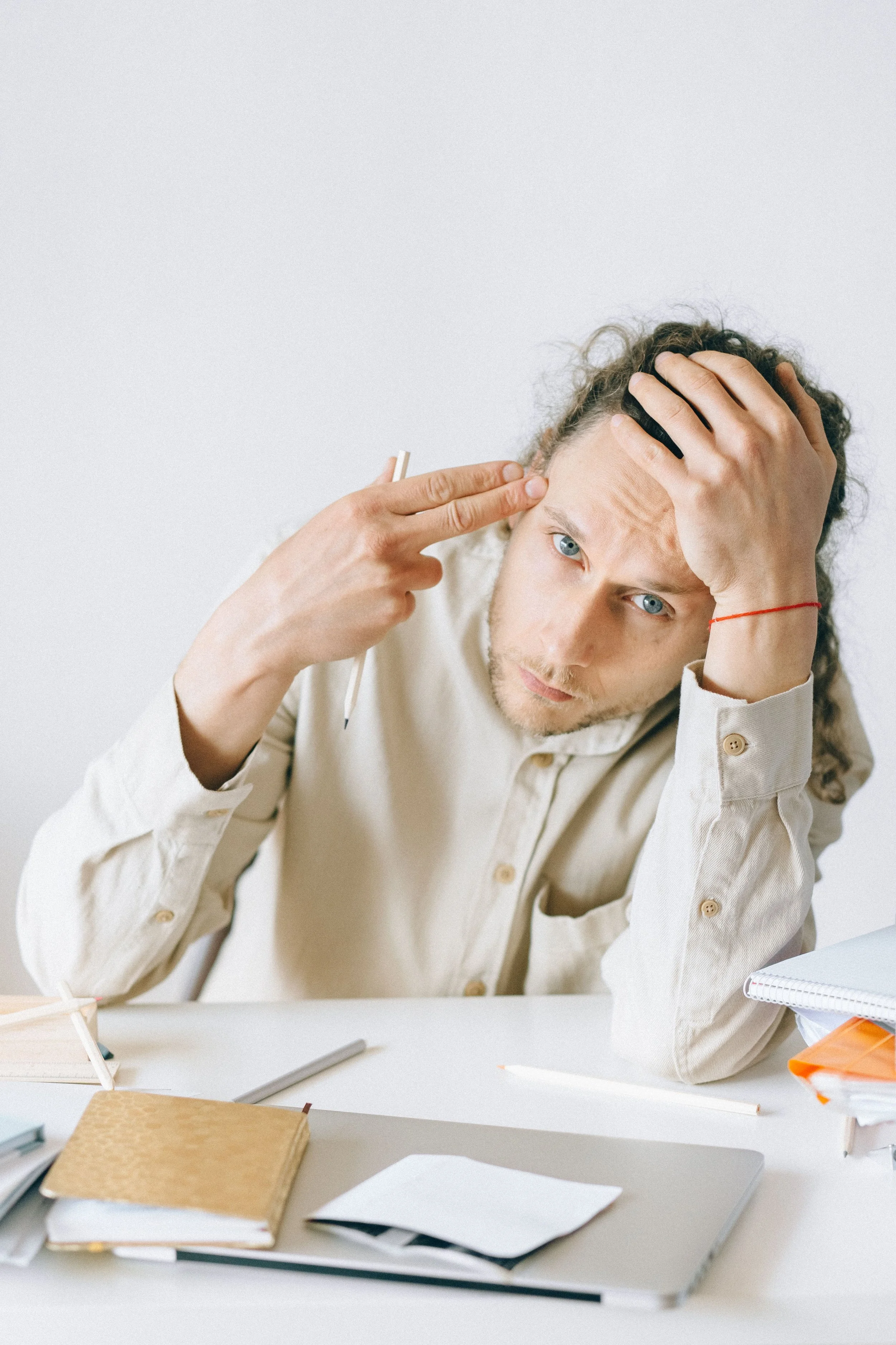 Dormir poco dificulta la consolidación de lo aprendido y puede debilitar el recuerdo de nombres, conceptos y experiencias.