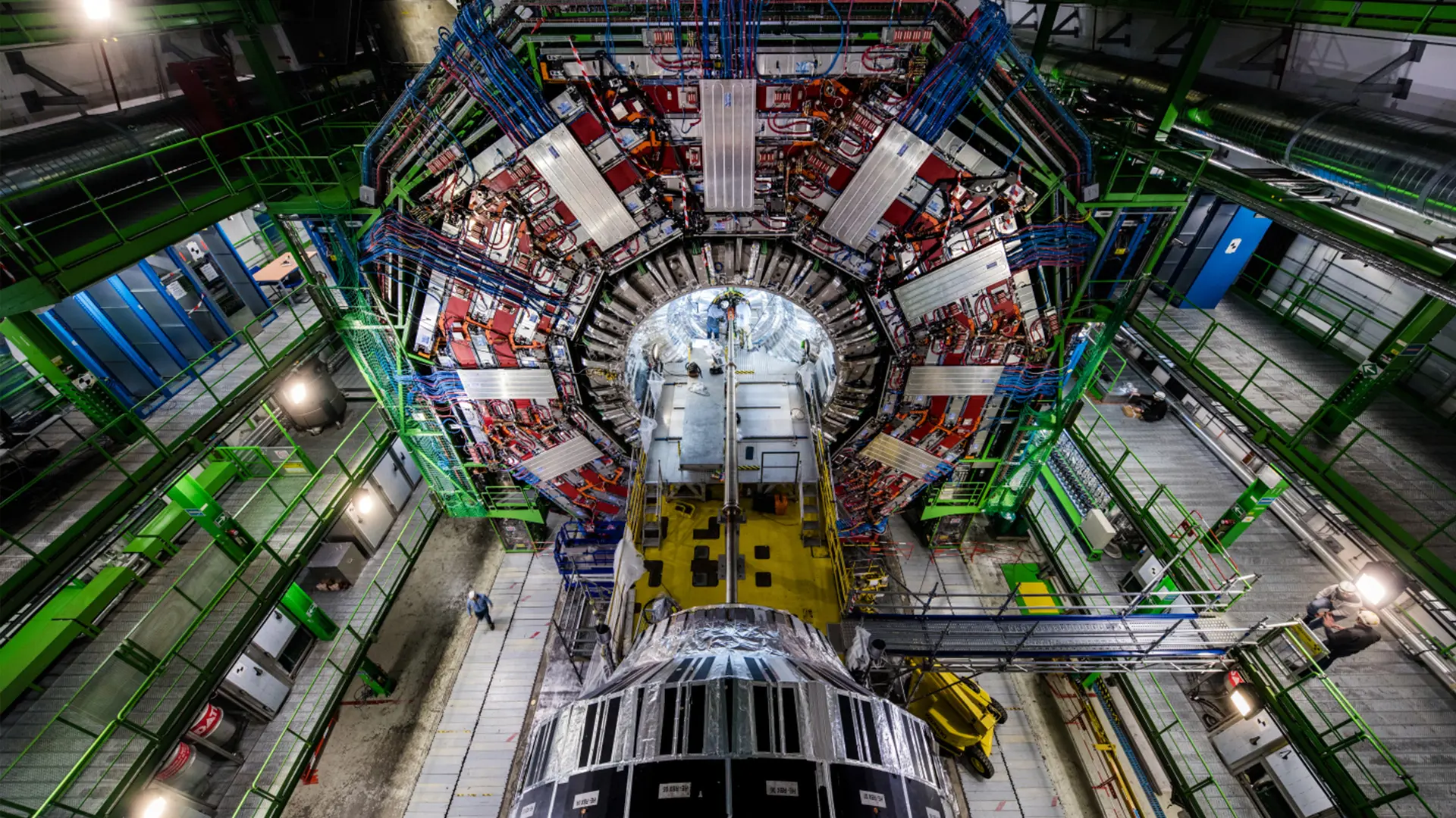 Vista del detector del gran colisionador de hadrones (LHC), en el CERN (Suiza), donde los científicos han analizado más de mil millones de colisiones de protones para determinar con precisión la masa del bosón W.