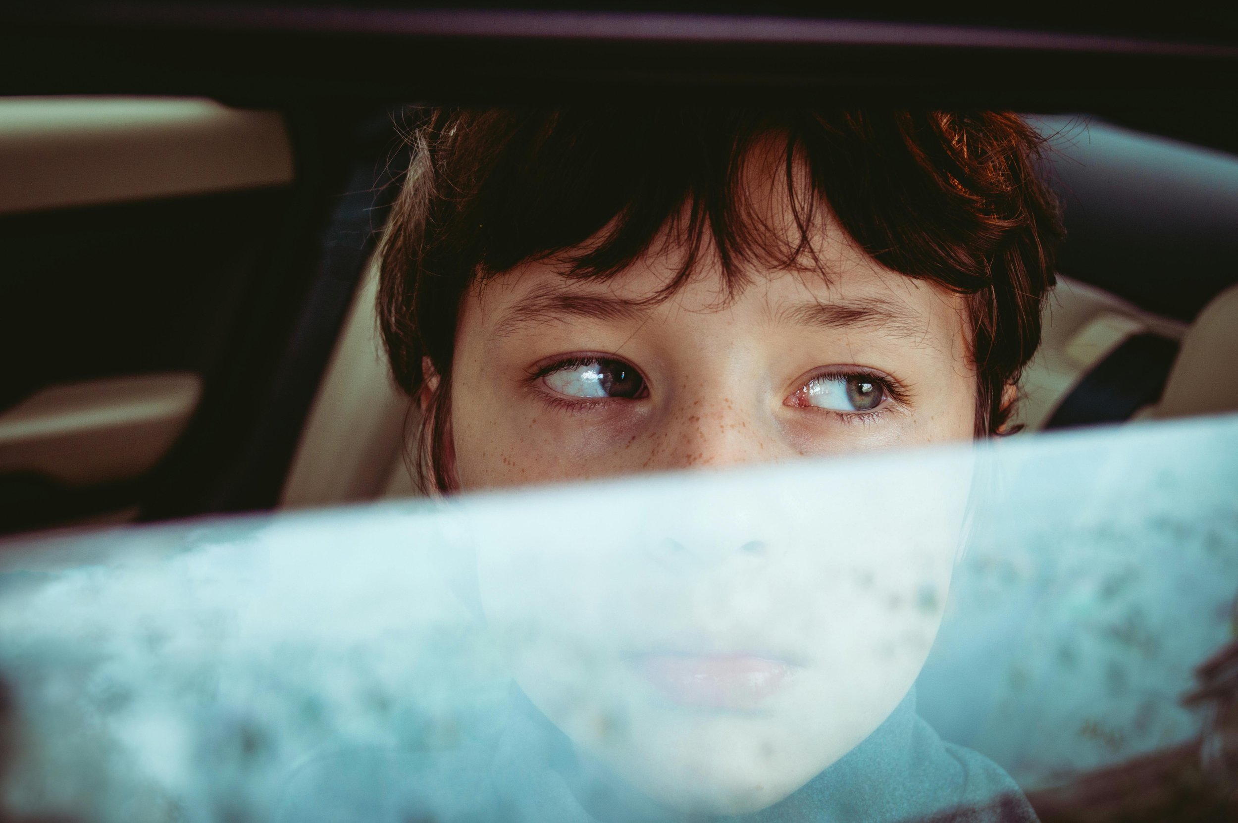 El estudio identifica variantes genéticas raras que afectan al desarrollo cerebral, claves para entender el origen del autismo en distintas poblaciones del mundo.