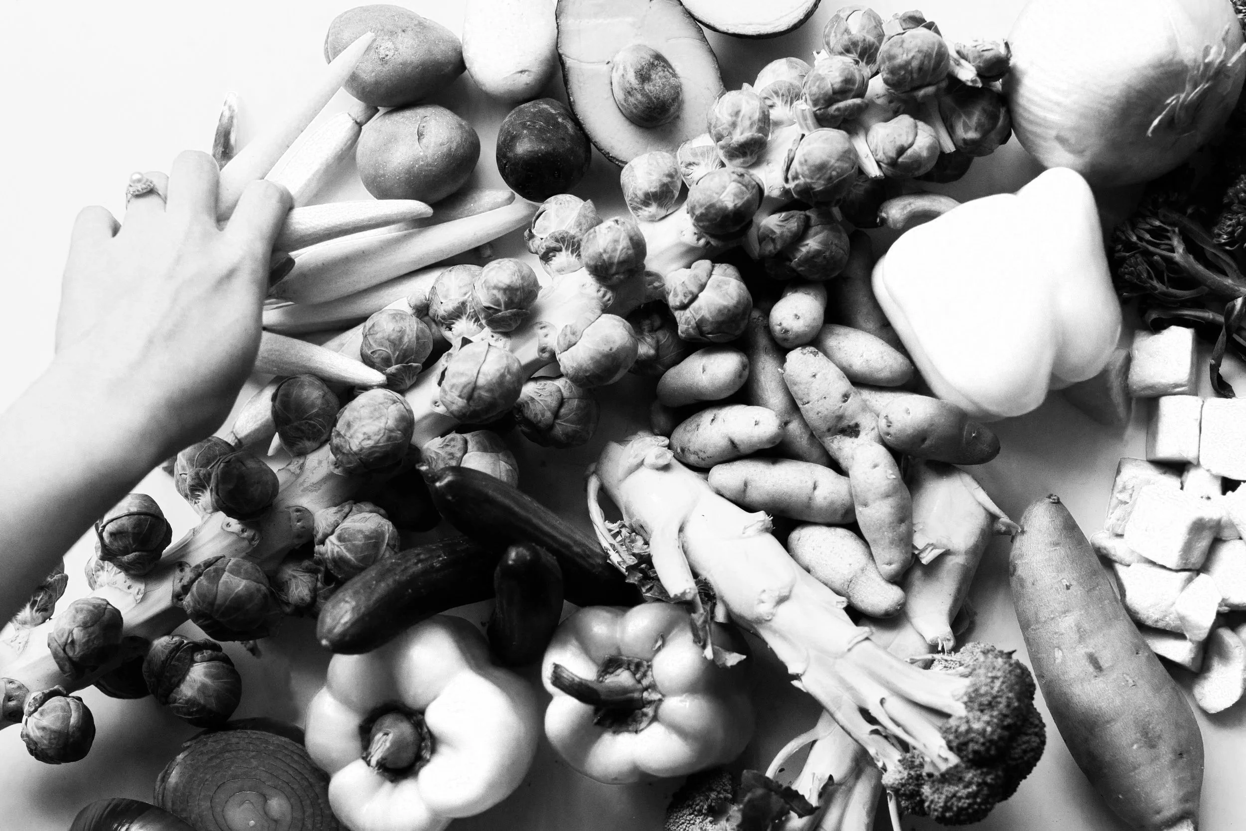 Los patrones dietéticos ricos en fibra, vegetales y omega-3 favorecen una microbiota saludable y se asocian con un menor riesgo de alzhéimer, según el estudio.