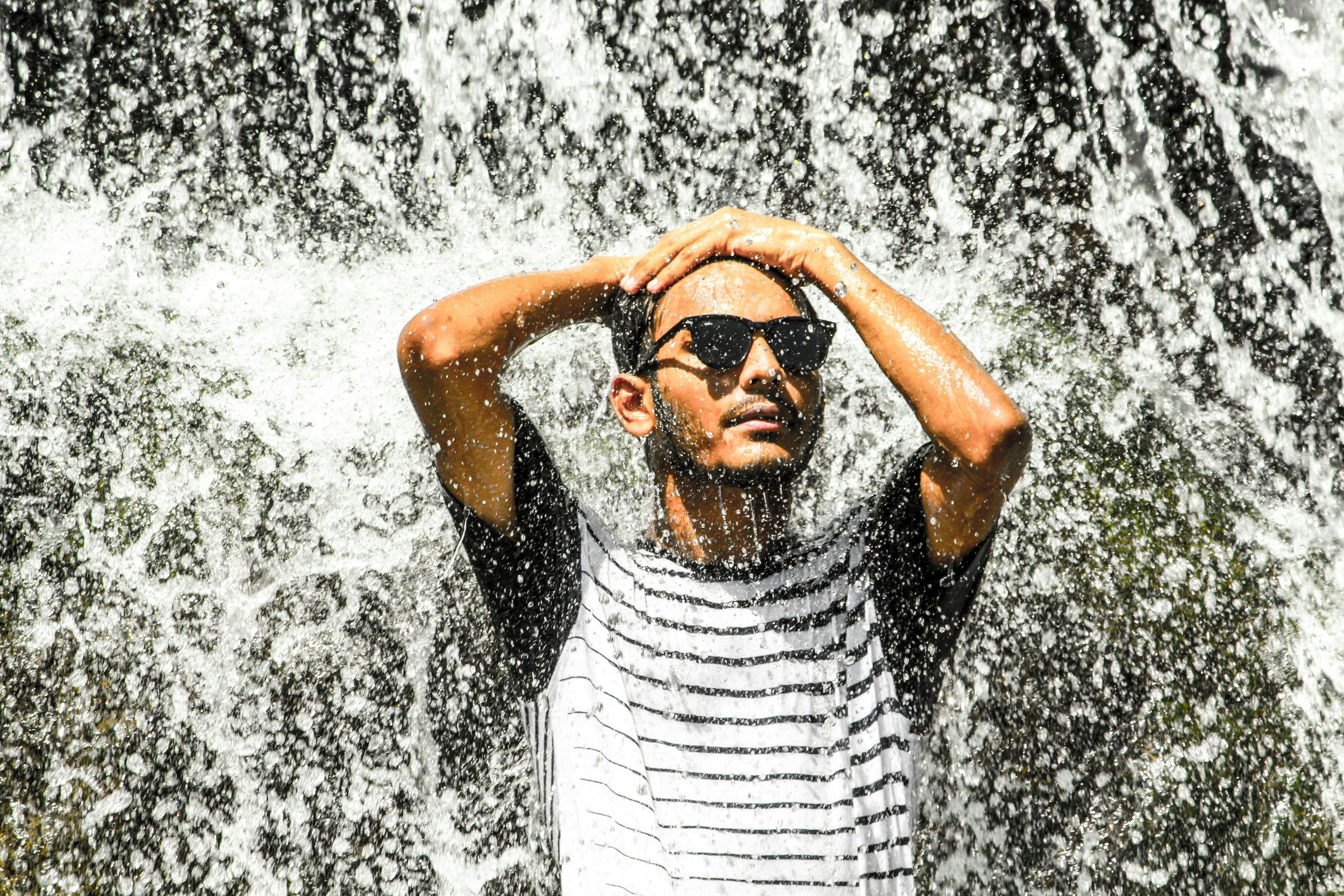 Refrescar la cabeza podría hacer algo más que combatir el calor: un estudio sugiere que el enfriamiento craneal puede modificar la actividad cerebral asociada a la relajación y contribuir a reducir los síntomas depresivos.