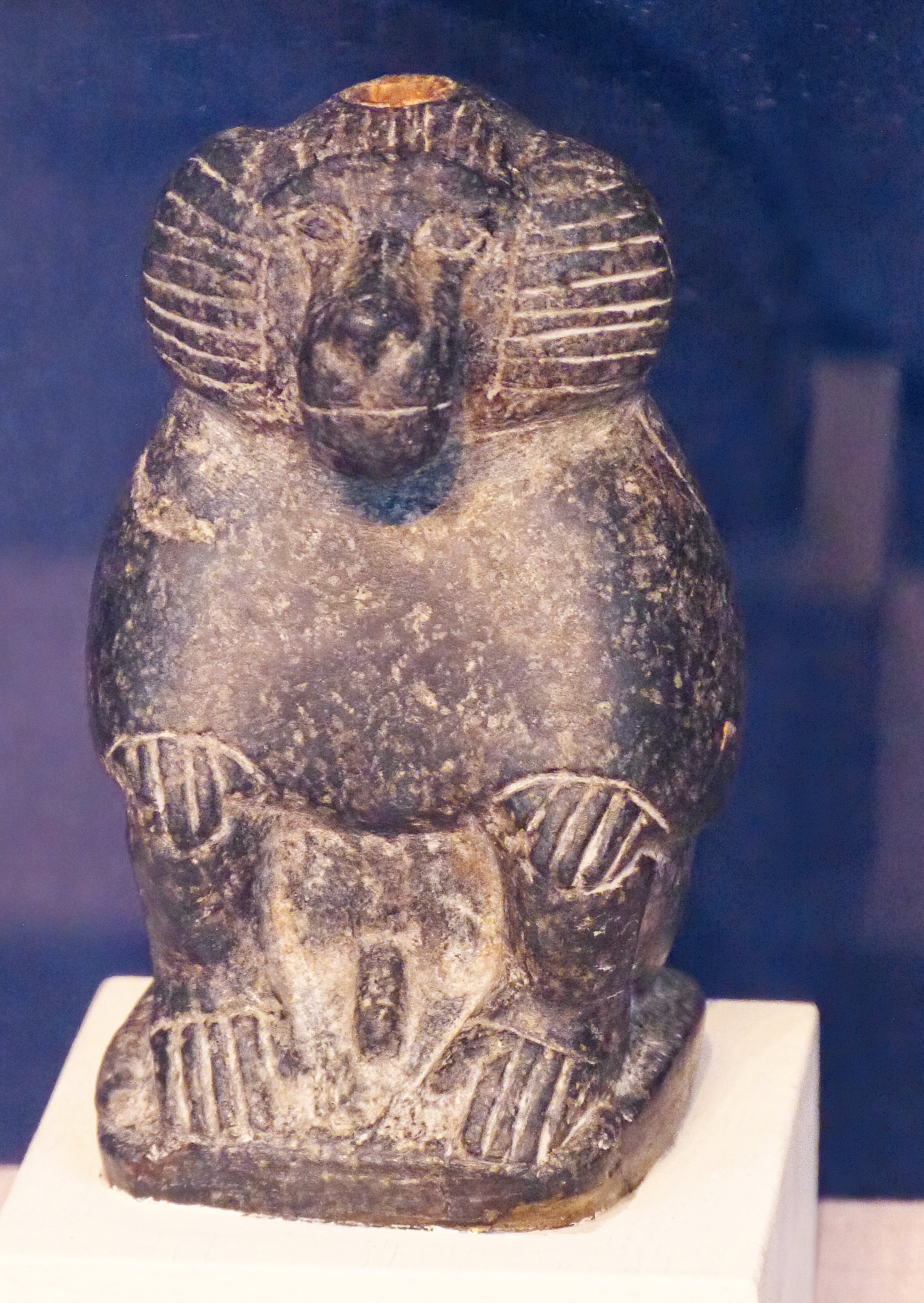 Estatuilla de diorita negra que representa a Thot en forma de babuino