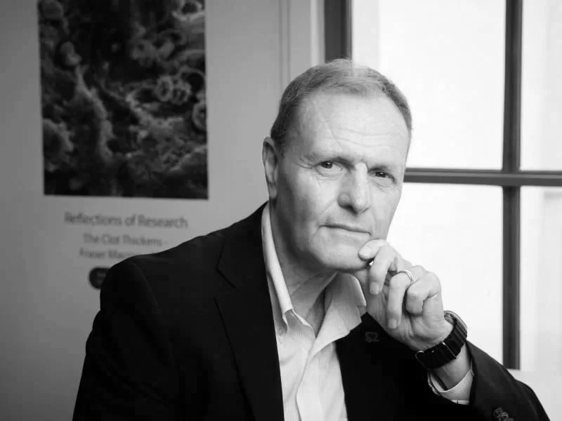 Bryan Williams, director científico y médico de la British Heart Foundation, advierte del «lado oscuro» de la inflamación crónica para la salud cardiovascular.