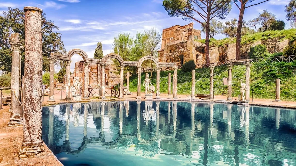 Vista del Canopo de la Villa Adriana, el extraordinario complejo residencial que el emperador Adriano mandó construir en Tívoli durante el siglo II.