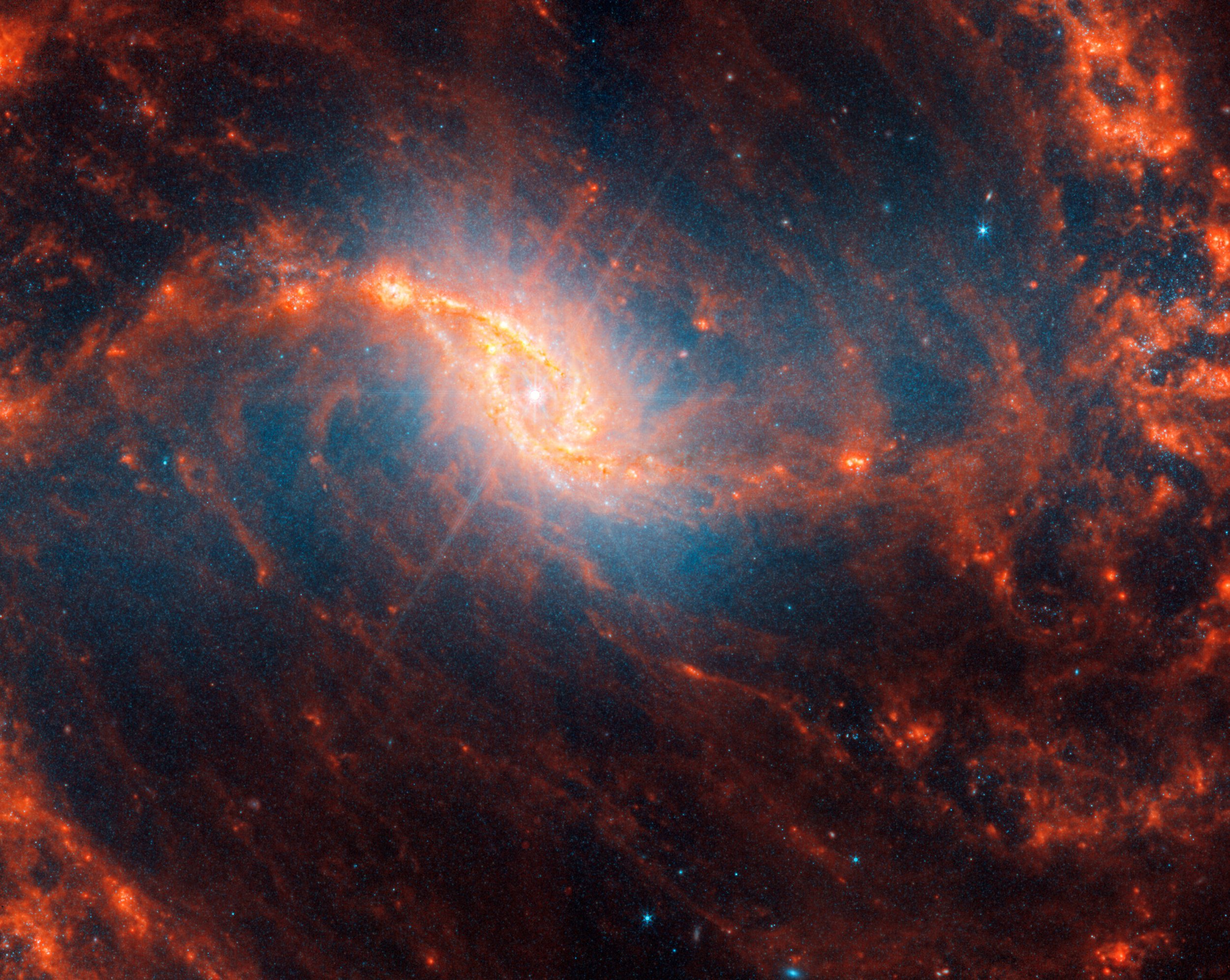 La galaxia NGC 1365, protagonista del estudio, se encuentra a 56 millones de años luz de distancia, en la constelación de Fornax.