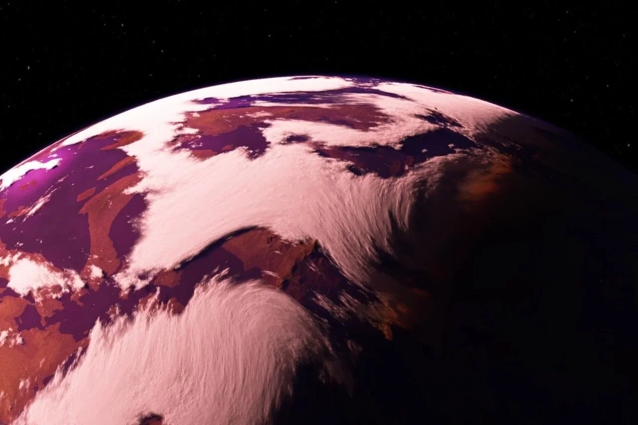 Recreación artística de un planeta orbitando una estrella más roja, donde microorganismos y plantas podrían reflejar colores muy distintos al verde de los bosques terrestres.