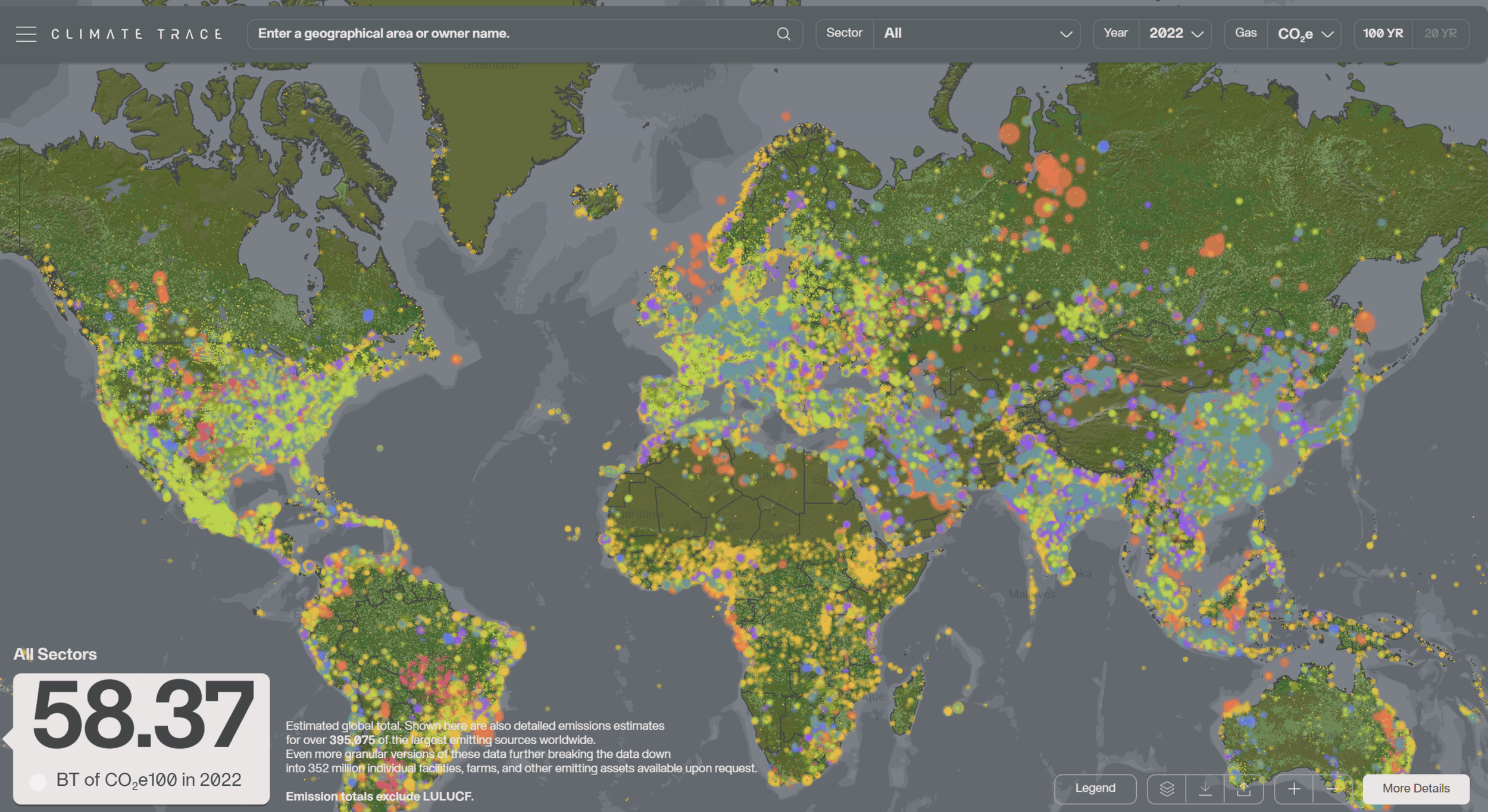 Mapa global de emisiones de Climate Trace, la plataforma que utiliza inteligencia artificial, imágenes de satélite y miles de sensores para rastrear fuentes de CO₂ en todo el planeta.