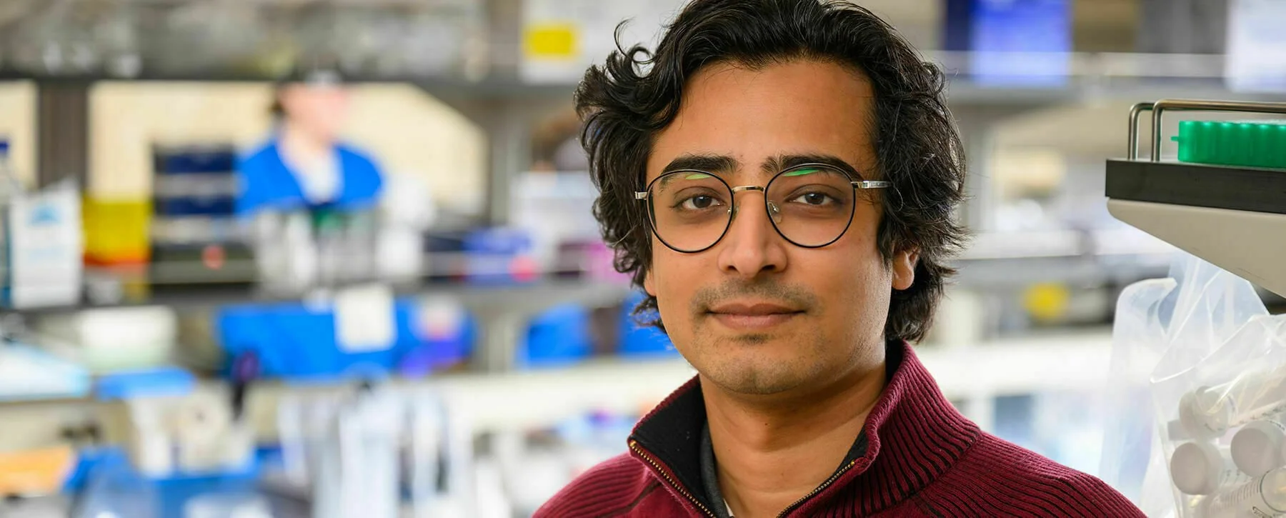 Saurja DasGupta, bioquímico de la Universidad de Notre Dame y autor principal del estudio, cuyo equipo ha desarrollado una ribozima capaz de reparar ARN estropeado, un hallazgo que refuerza la hipótesis del mundo de ARN.