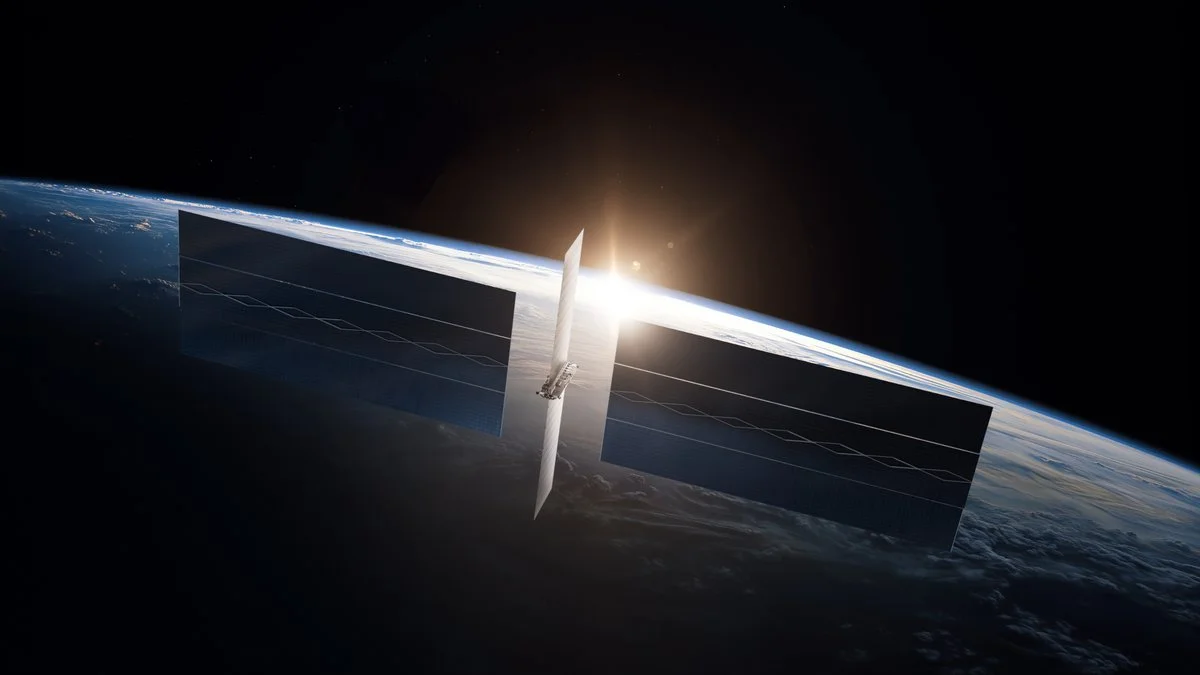 Recreación artística de un satélite de la futura constelación StarMind de SpaceX. La compañía proyecta desplegar centros de datos en órbita equipados con hardware de NVIDIA para ejecutar tareas de IA en el espacio
