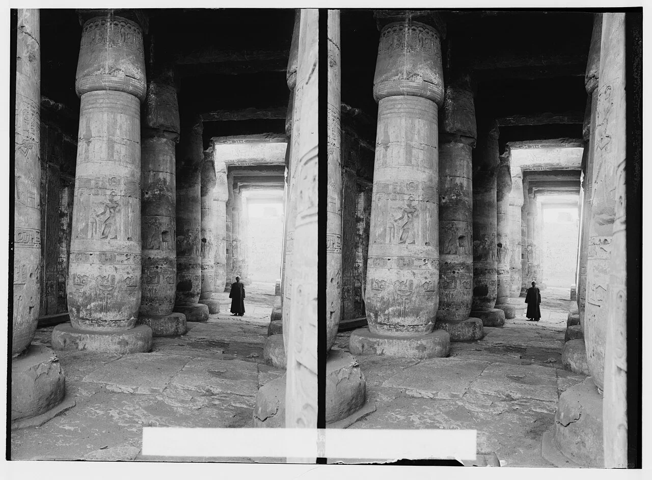 Primera sala hipóstila del templo de Seti I en Abidos.