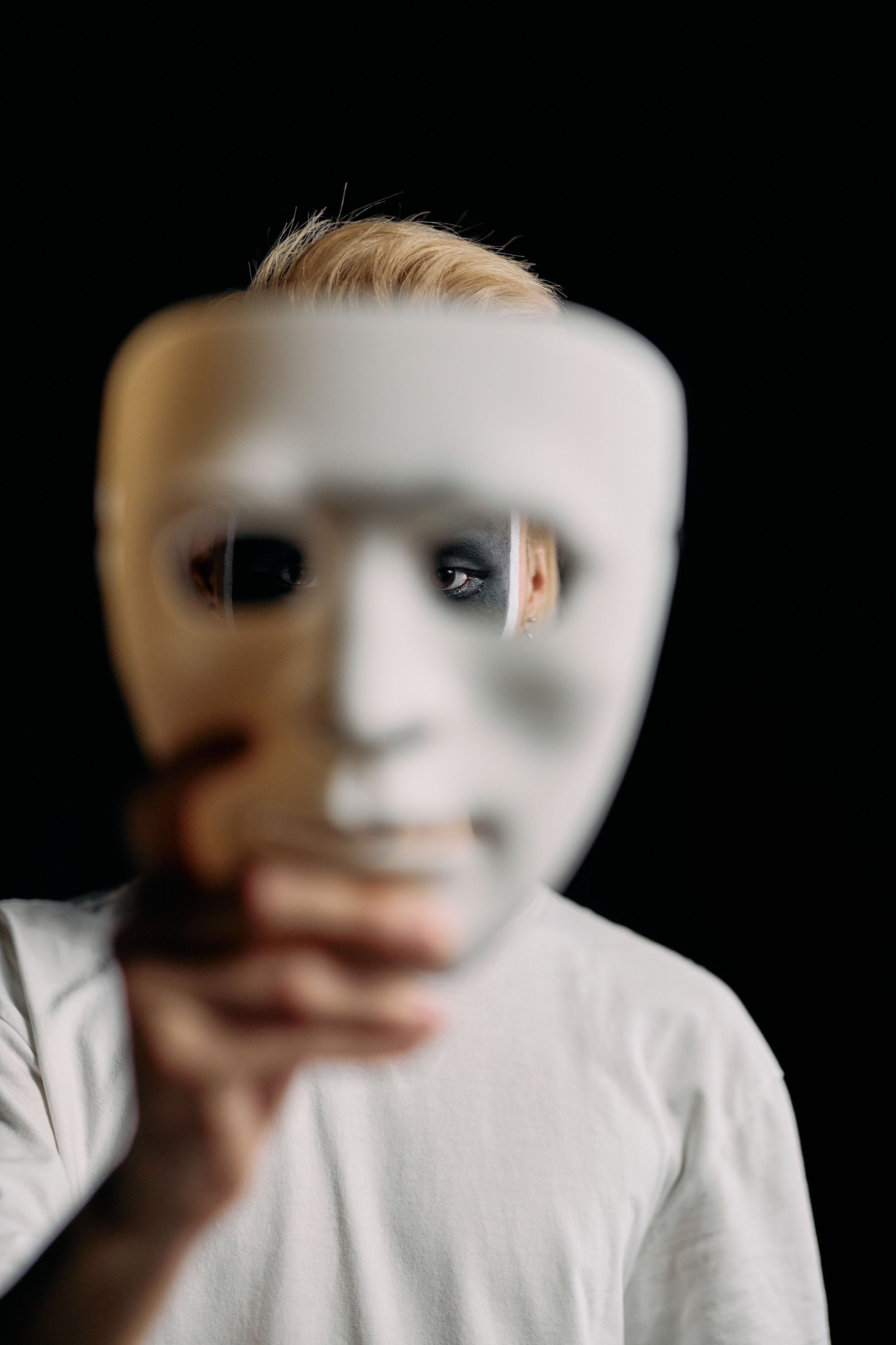 Nuestra personalidad no es una máscara fija e inmutable. Un amplio estudio internacional demuestra que los rasgos que definen nuestra forma de ser continúan evolucionando durante toda la vida, mucho más de lo que la mayoría de las personas cree.