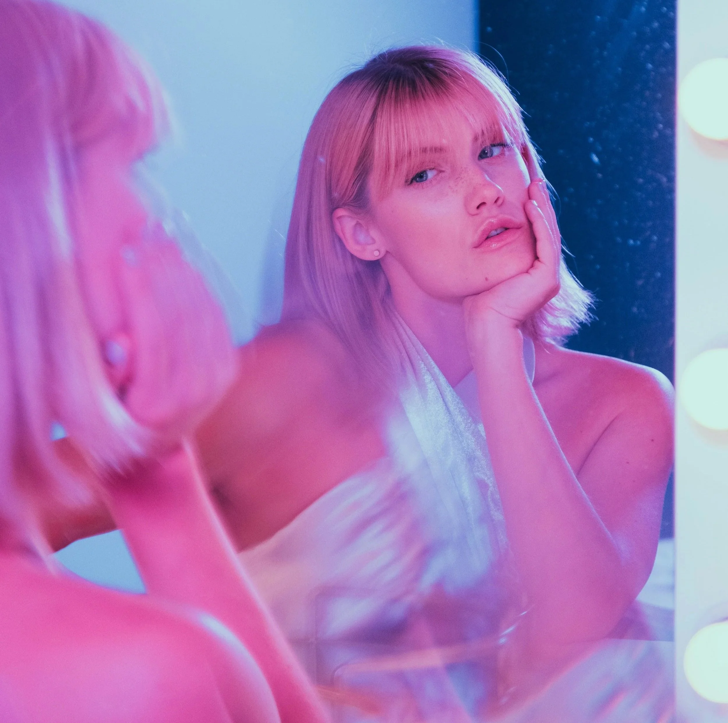 El narcisismo no es exclusivo de Occidente ni de las generaciones jóvenes. Un estudio científico internacional con más de 45.000 personas en 53 países analiza cómo la edad, el género, la cultura y el estatus social influyen en este rasgo psicológico.