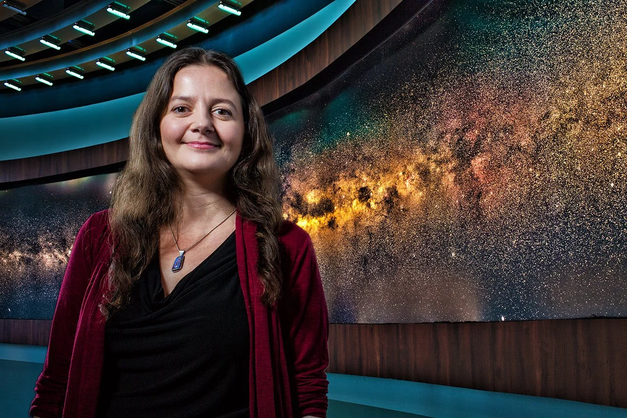La astrónoma Tabetha "Tabby" Boyajian, descubridora de la enigmática estrella que lleva su nombre, cuya impredecible pérdida de brillo desencadenó una de las investigaciones más fascinantes de la astronomía moderna.