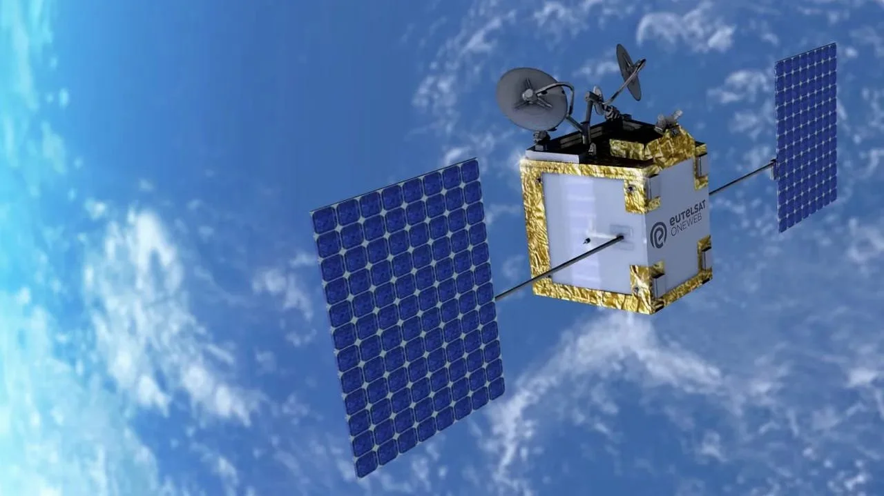 Recreación de un satélite de Eutelsat OneWeb en órbita terrestre baja. La compañía prepara Eutelsat Next, un nuevo proyecto de 528 satélites