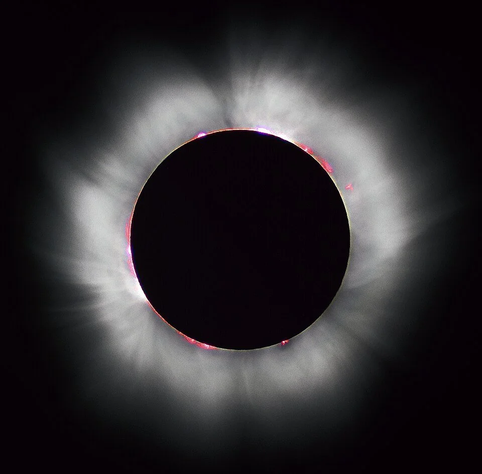 Fase del eclipse total de Sol del 11 de agosto de 1999 fue seguido por millones de personas en toda Europa y marcó el comienzo de la era de la fotografía digital y la difusión masiva de imágenes astronómicas a través de internet.