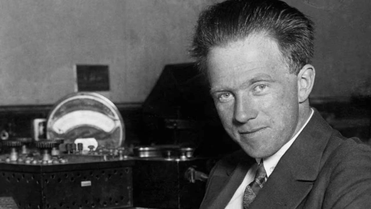 Werner Heisenberg, premio Nobel de Física de 1932 y una de las principales figuras del programa nuclear alemán, dirigió el experimento B8, que nunca logró mantener una reacción nuclear en cadena.