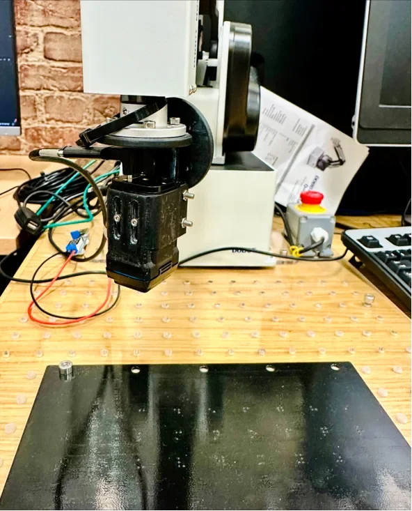 Sensor táctil utilizado por los investigadores de la Universidad de Bristol para registrar las 26 letras del alfabeto braille y transformar la información en señales eléctricas destinadas a los organoides cerebrales.