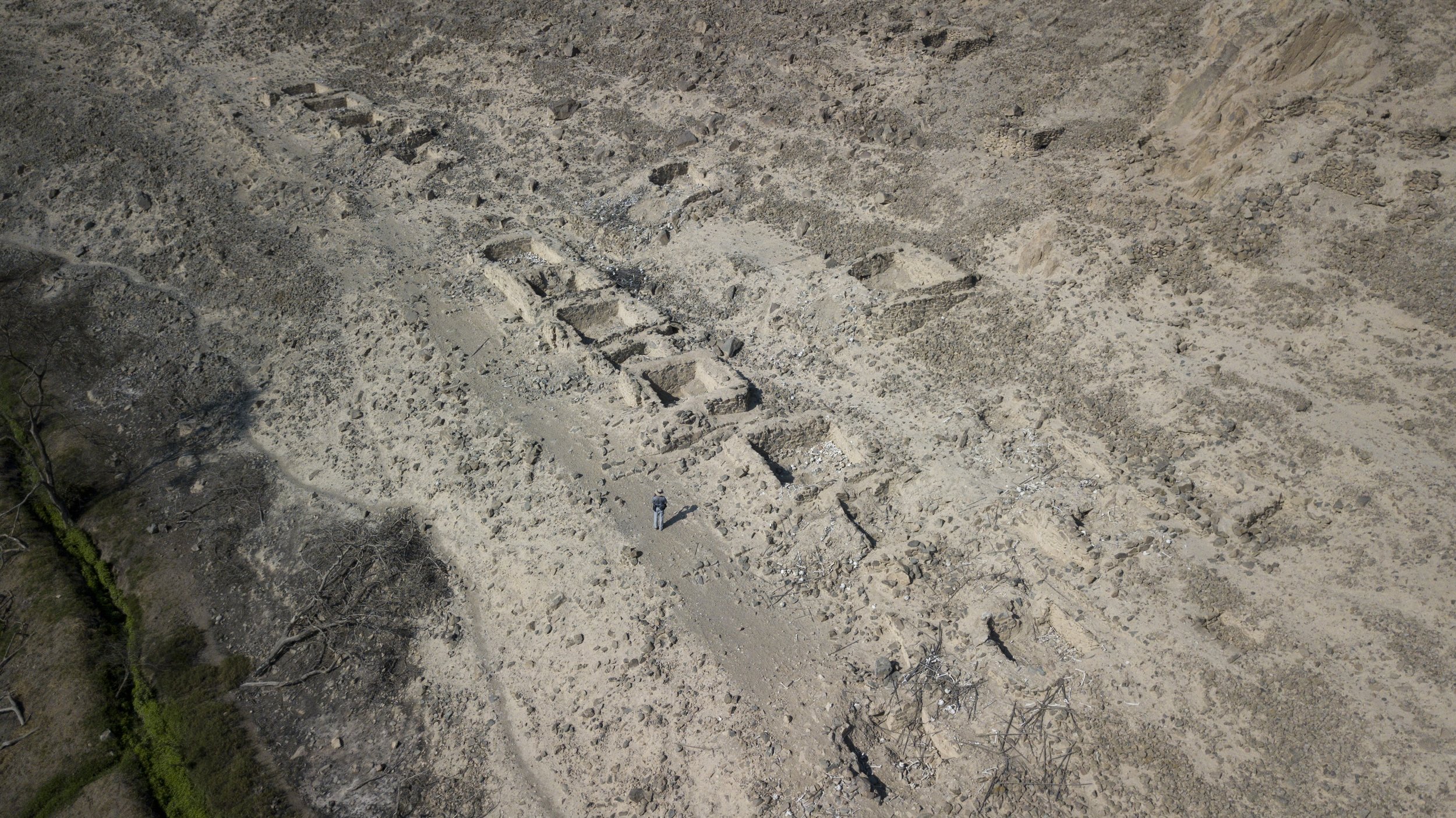 Vista aérea de uno de los cementerios excavados en el valle medio de Chincha, en la costa sur de Perú.