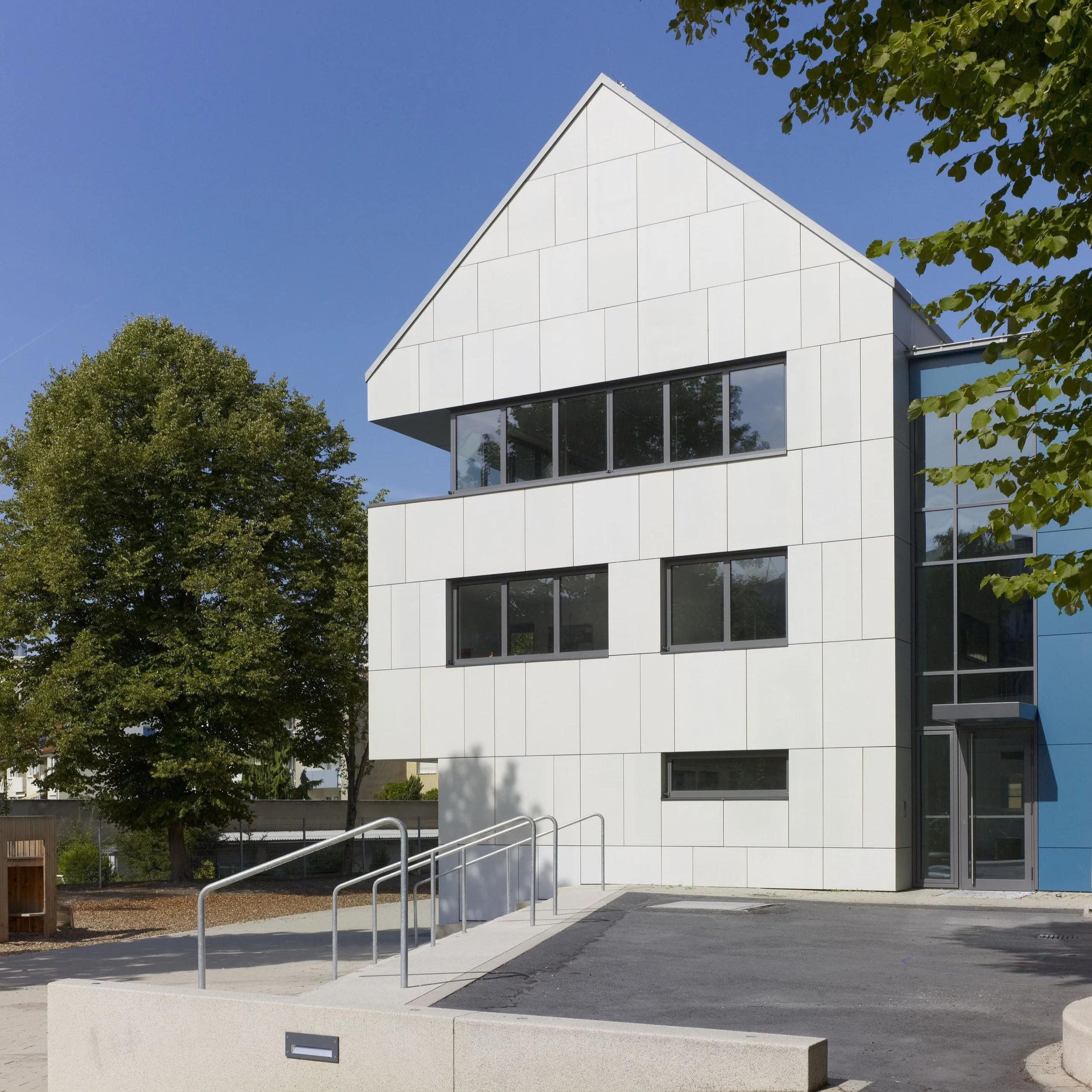 Grundschule Neusser Straße -Mehrzweckgebäude 