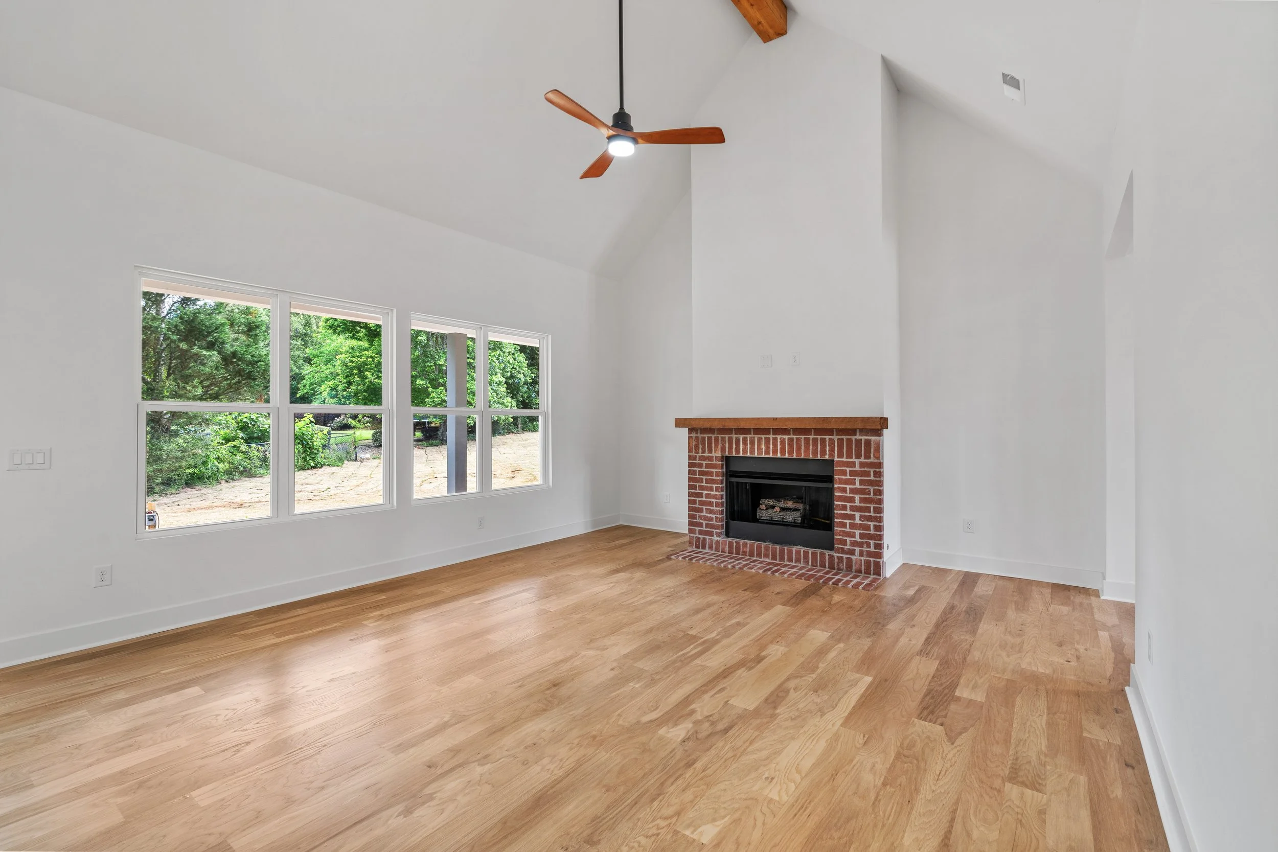 5425 Landseer Way-15.jpg