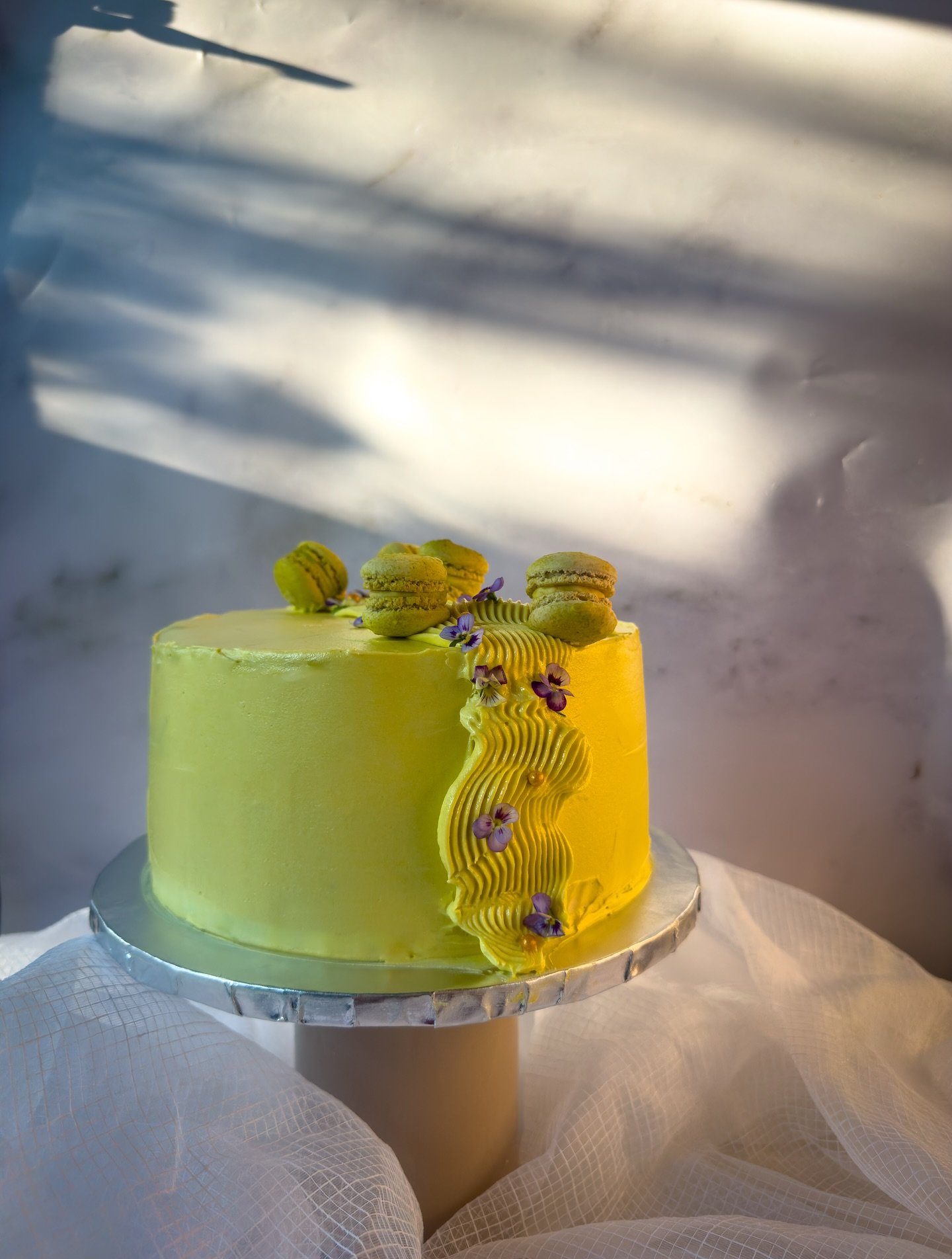 CLASSIC - mist&auml; on kyse?

Makustan Classic-kakut ovat designiltaan yksinkertaisia ja elegantteja, mausta tinkim&auml;tt&auml;. Maku valitaan muutamasta vaihtoehdosta ja designiin voi vaikuttaa v&auml;rimaailman ja muutamien koristetoiveiden osal