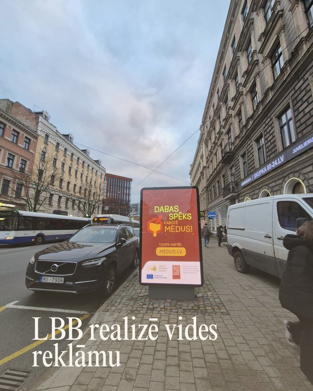 Vai esi jau pamanījis medus reklāmas Rīgā un ViVi vilcienos?

Tirgus veicinā&scaron;anas programmas &quot;ES medus &ndash; gards un videi draudzīgs&quot; ietvaros Latvijas Bi&scaron;kopības biedrība sadarbībā ar reklāmas aģentūru &ldquo;Adell&rdquo; 