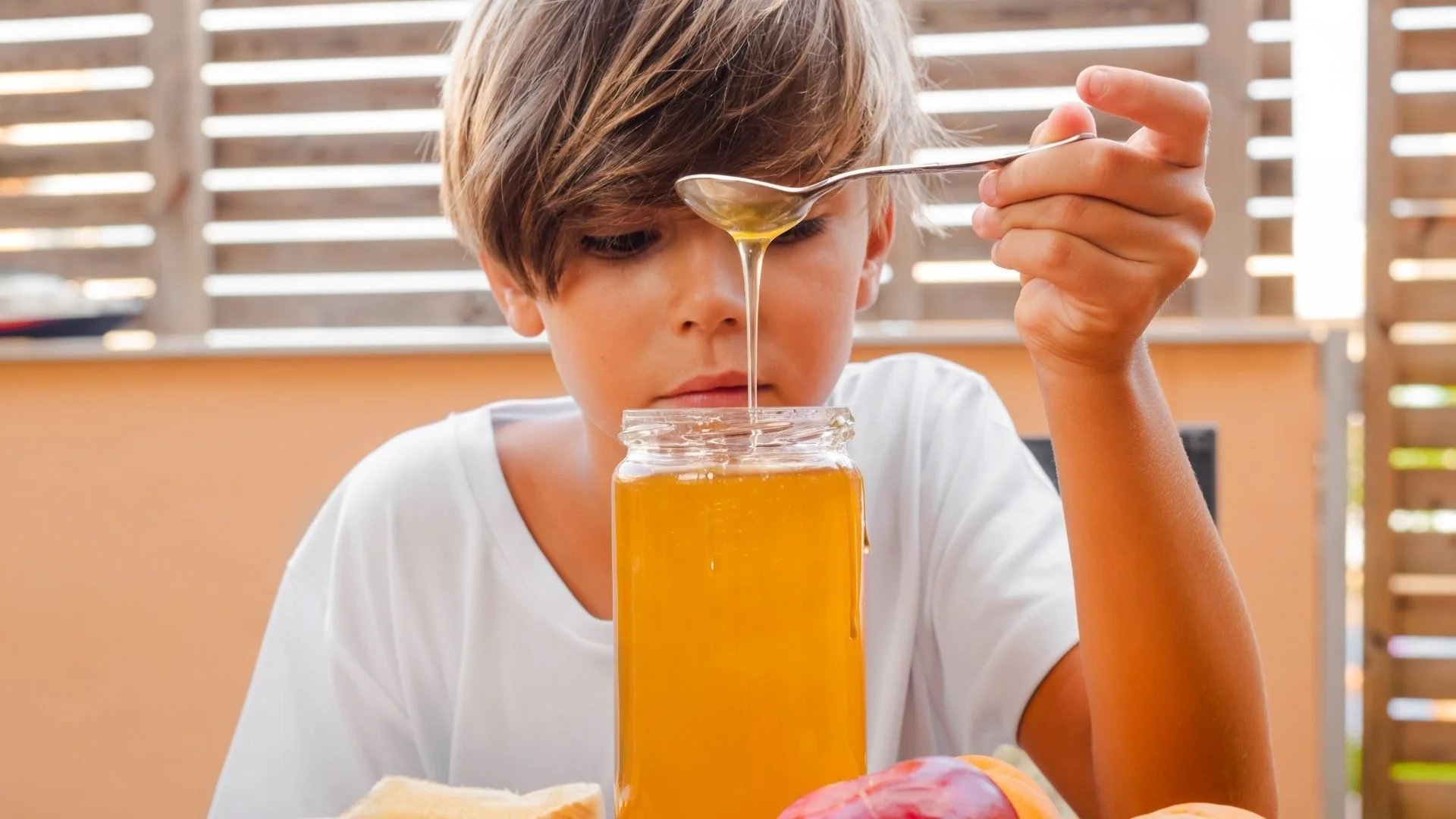 Skolas aicinātas pieteikties medus degustācijām: kas jāzina biškopjiem?