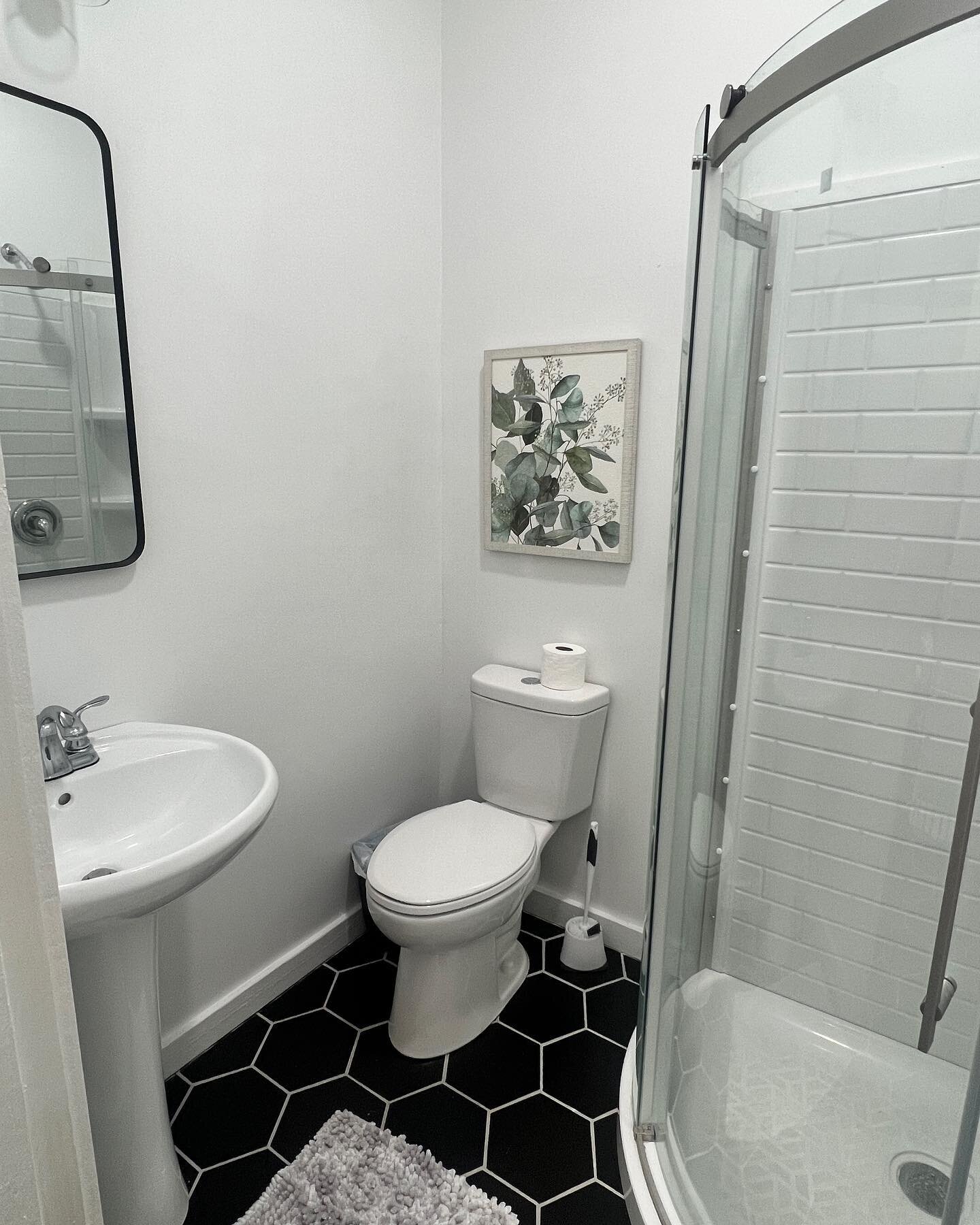 Finished bath addition! This project was the most involved, but it&rsquo;s done and I love it. This is now a two full bath house! 👌🏻 #oldhouselove #oldhouses #farmhouse #farmhousebathroom #1870house #bellbrook #bellbrookohio #midtermrental