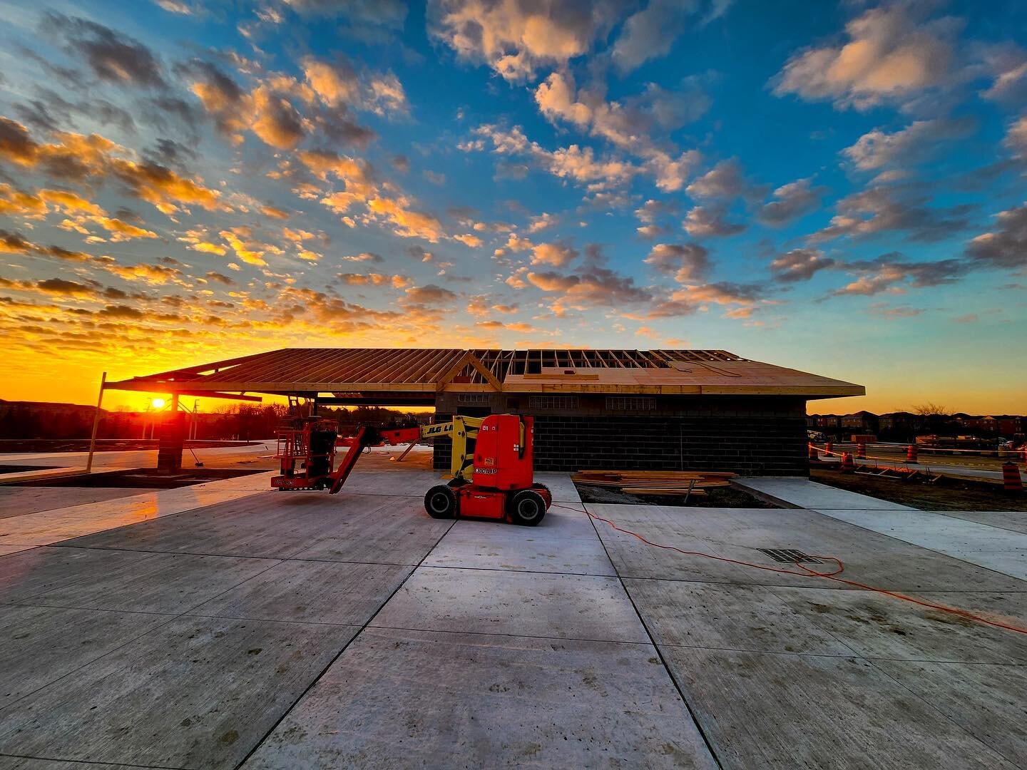 Rise and Shine 🛠️🦺 

#building #buildingtoronto #construction #constructiontoronto #sunrise #constructiongta #constructionontario #constructioncanada #canadaconstruction #ontarioconstruction #torontoconstruction #aurora #contractor #rutherfordcontr