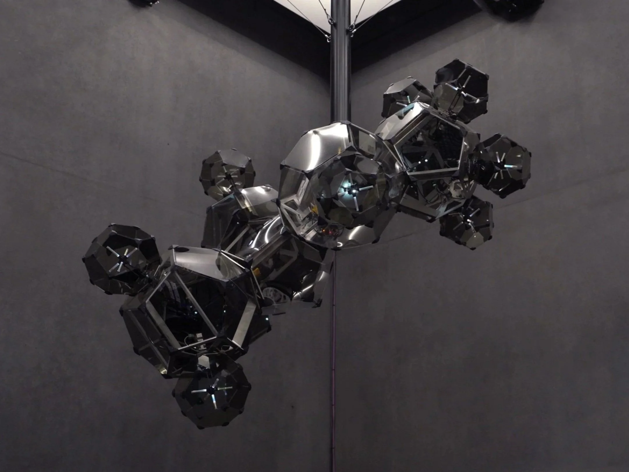 MULTIPOLAR - Kinetic sculpture