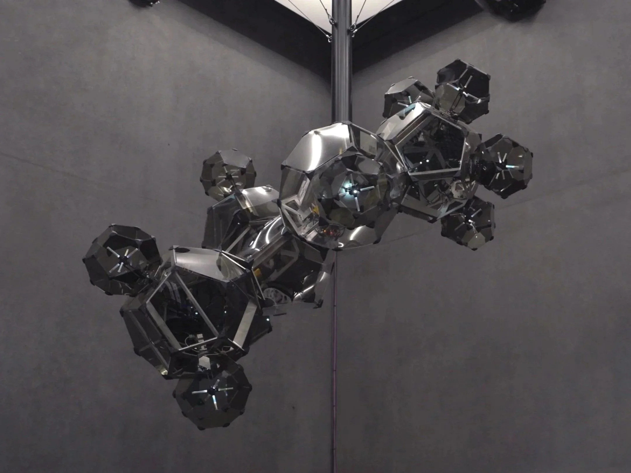 MULTIPOLAR - Kinetic Sculpture