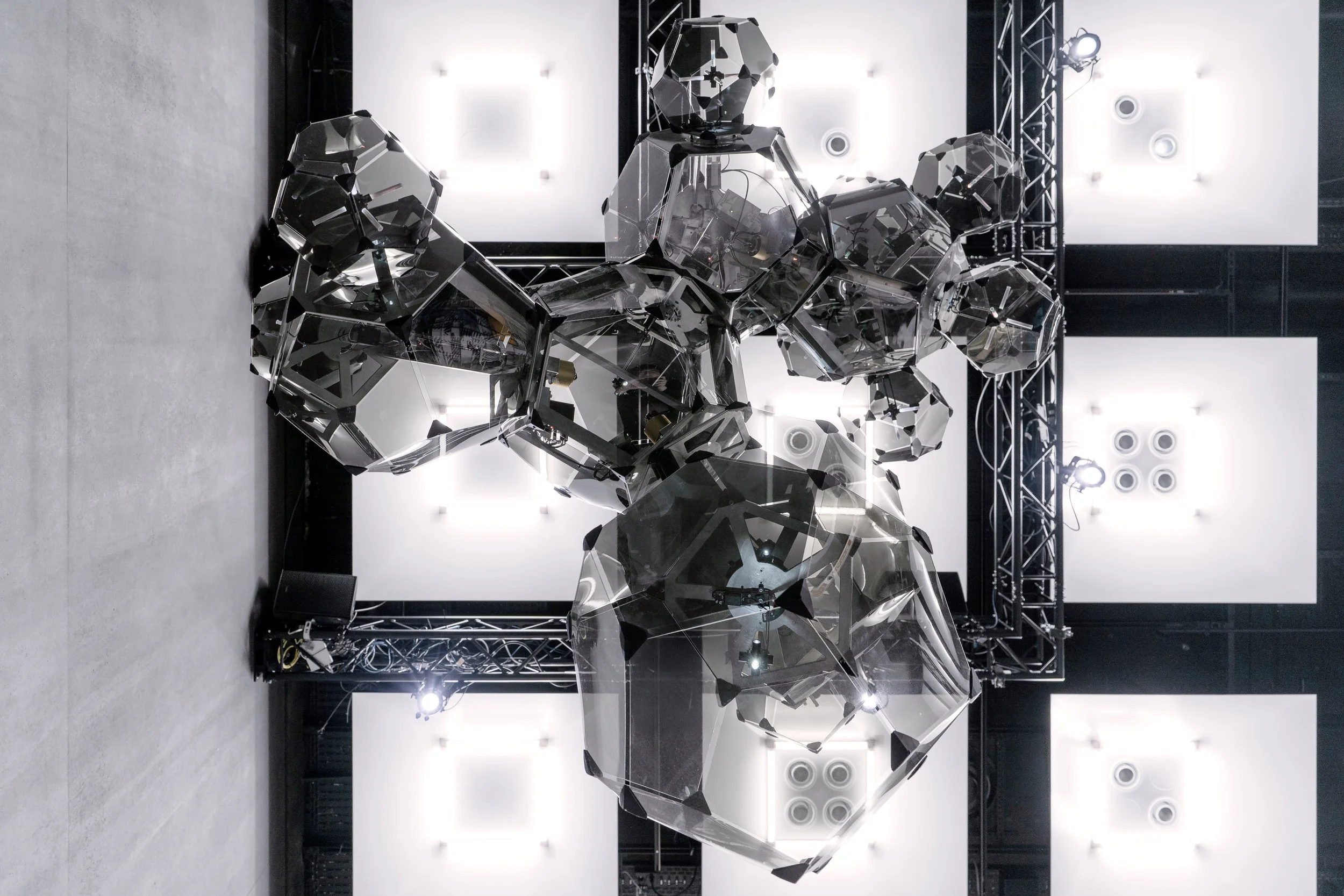 ATELIER-E_MULTIPOLAR_LIGHT.jpg