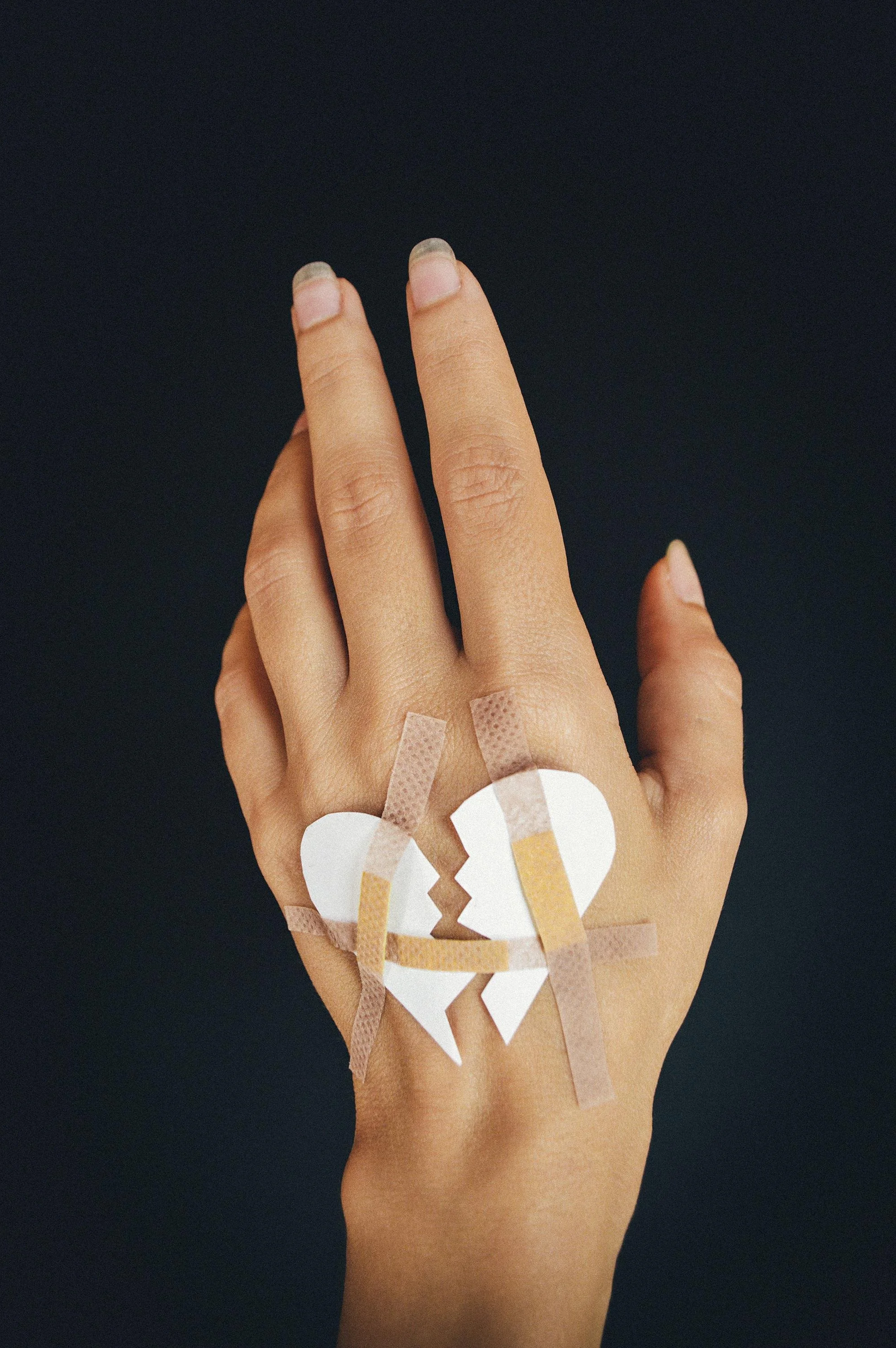 When Good Is Felt but Not Expressed: The Emotional Gap Behind Omission