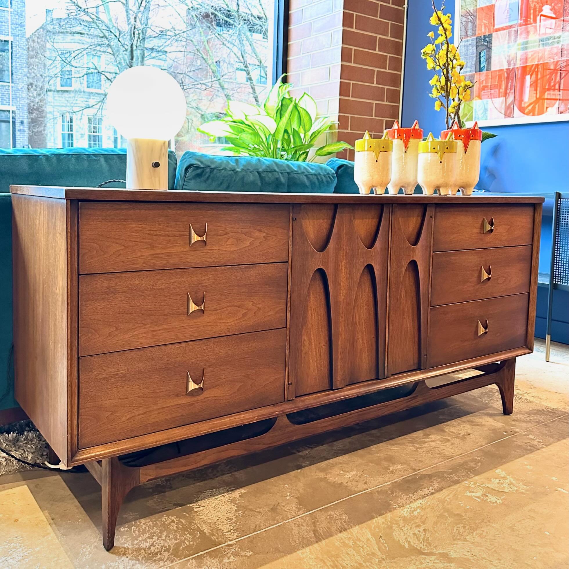 New in store! This Broyhill Brasilia lowboy is in incredible condition. Could be the perfect piece for your dining, living or bed room! W66 D19 H31

#districtchicago #broyhillbrasilia #midcenturyperfection #shopsmall #supportyourlocaleverything