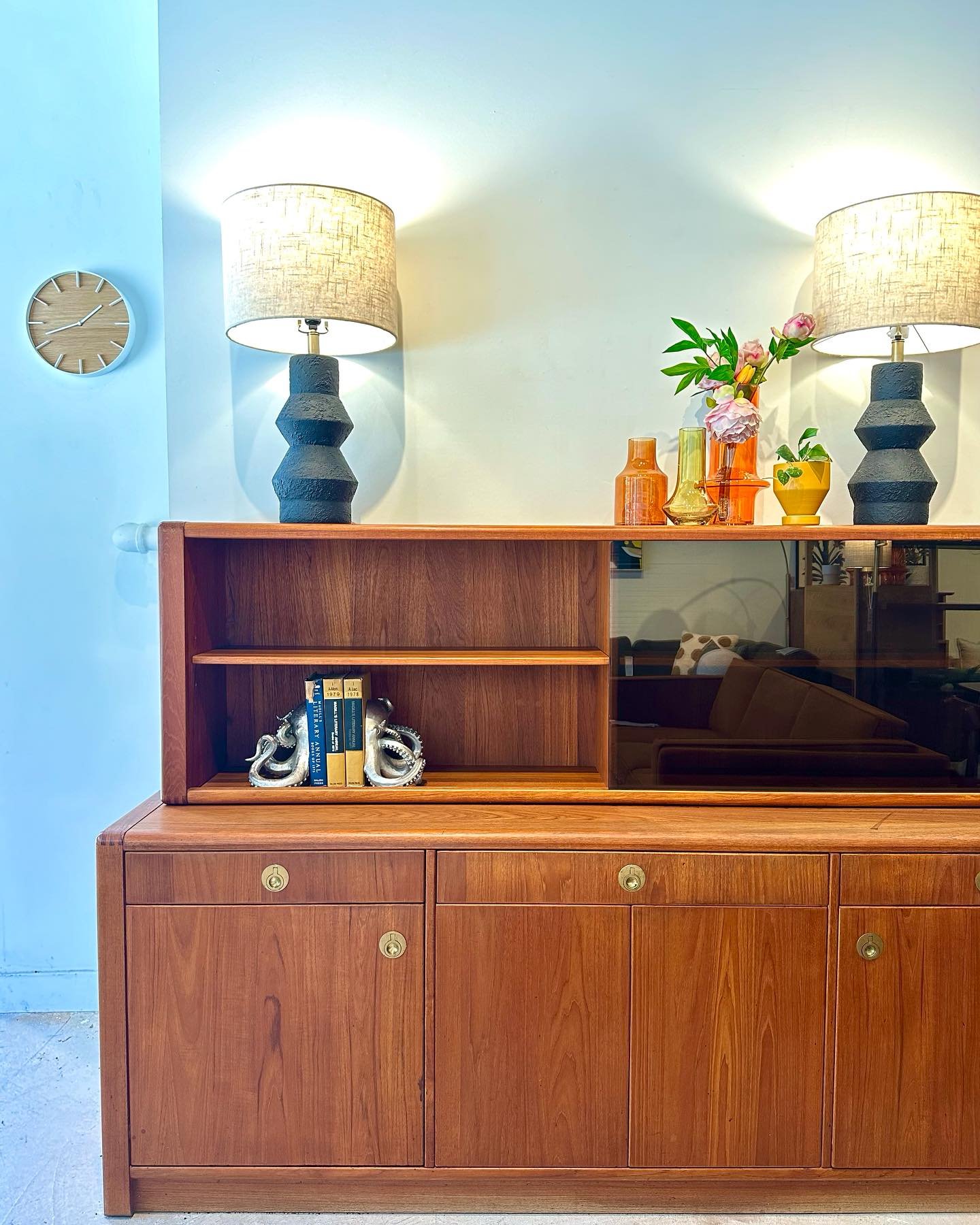 New vintage&hellip;this gorgeous 2pc teak credenza has tons of storage and display space.  We love the brass hardware details.  Stop in today and check it out in person!

Dimensions 78w 19.75d 52.5h

#districtchicago #shopsmall #supportlocalbusiness 