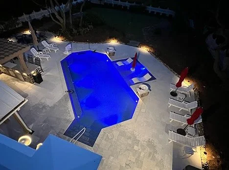 Check out this backyard transformation! We stripped the old pool down and added a tanning shelf, a couple planters/water features as well as a @speck.pumps Badu swim jet. The