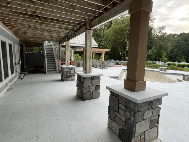 ArtisanPools_Housman_underDeckSupports.jpg