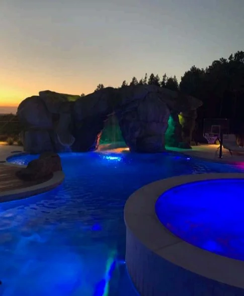 ArtisanPoolsNC_GrottoPool_Lighting.jpg