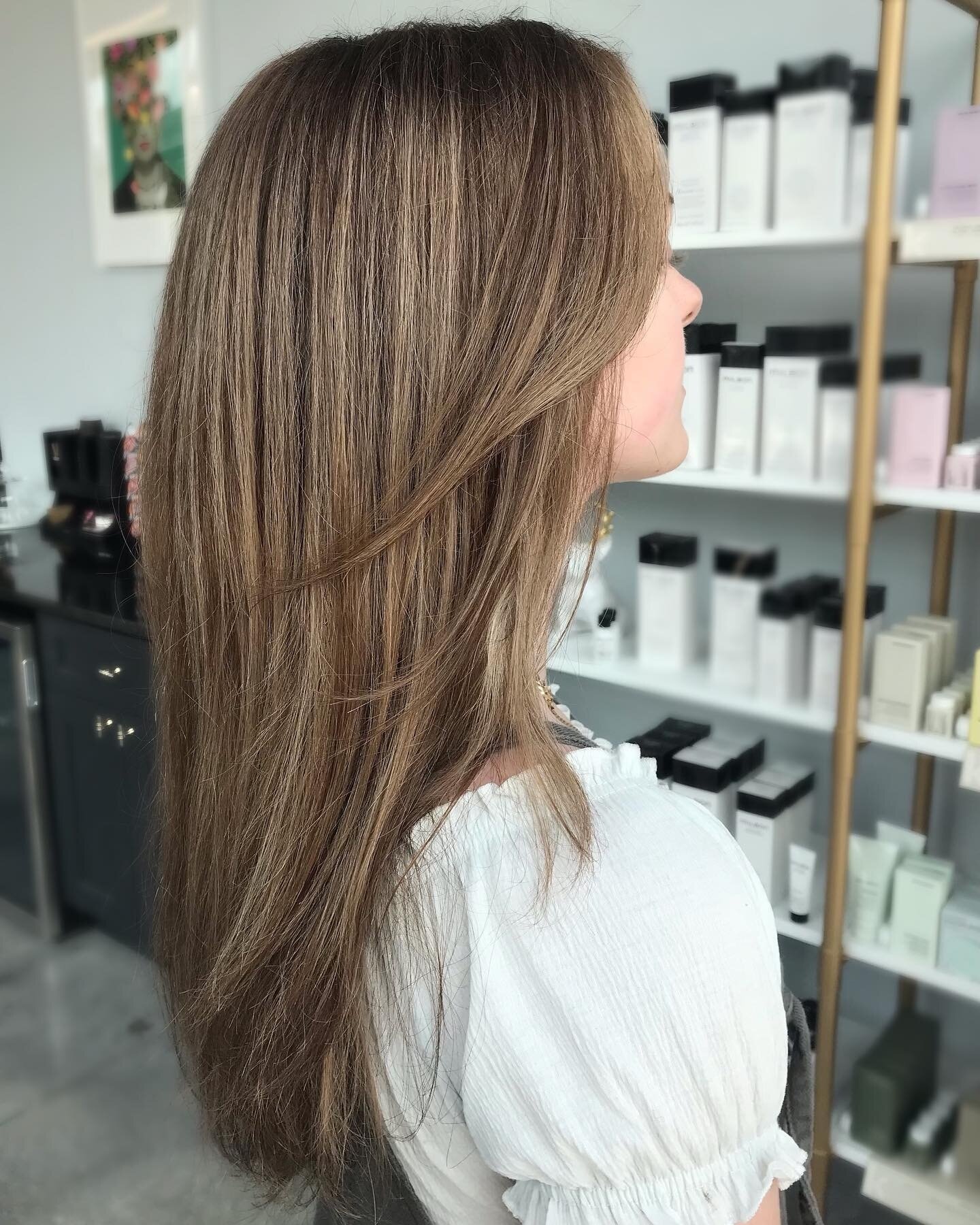 I had so much fun working on this technique, blending the warm caramel tones into the hair using the foilyage method. The result is a beautiful, sun-kissed look that's perfect for summer! I'm so grateful to have the opportunity to create beautiful ha