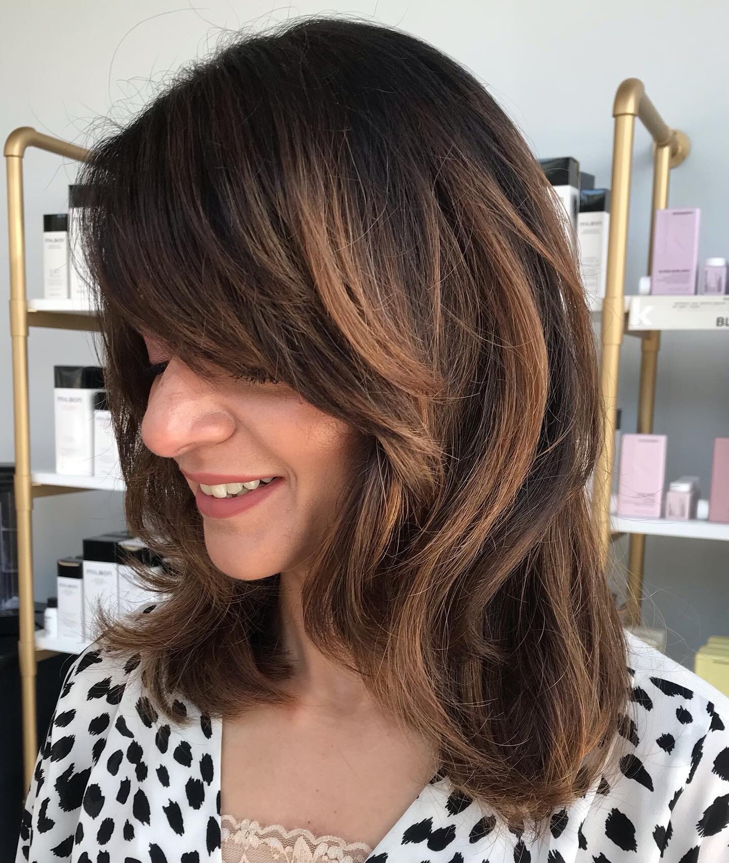 I&rsquo;ve been in love with layered cuts with lots of movement for years, so I&rsquo;m very happy that the butterfly cut is becoming such a big trend. 😊🦋❤️⁠
⁠
#butteflycut #butterflyhaircut #layeredcut #layeredhaircut #90shairtrend #bigblowdry #fe