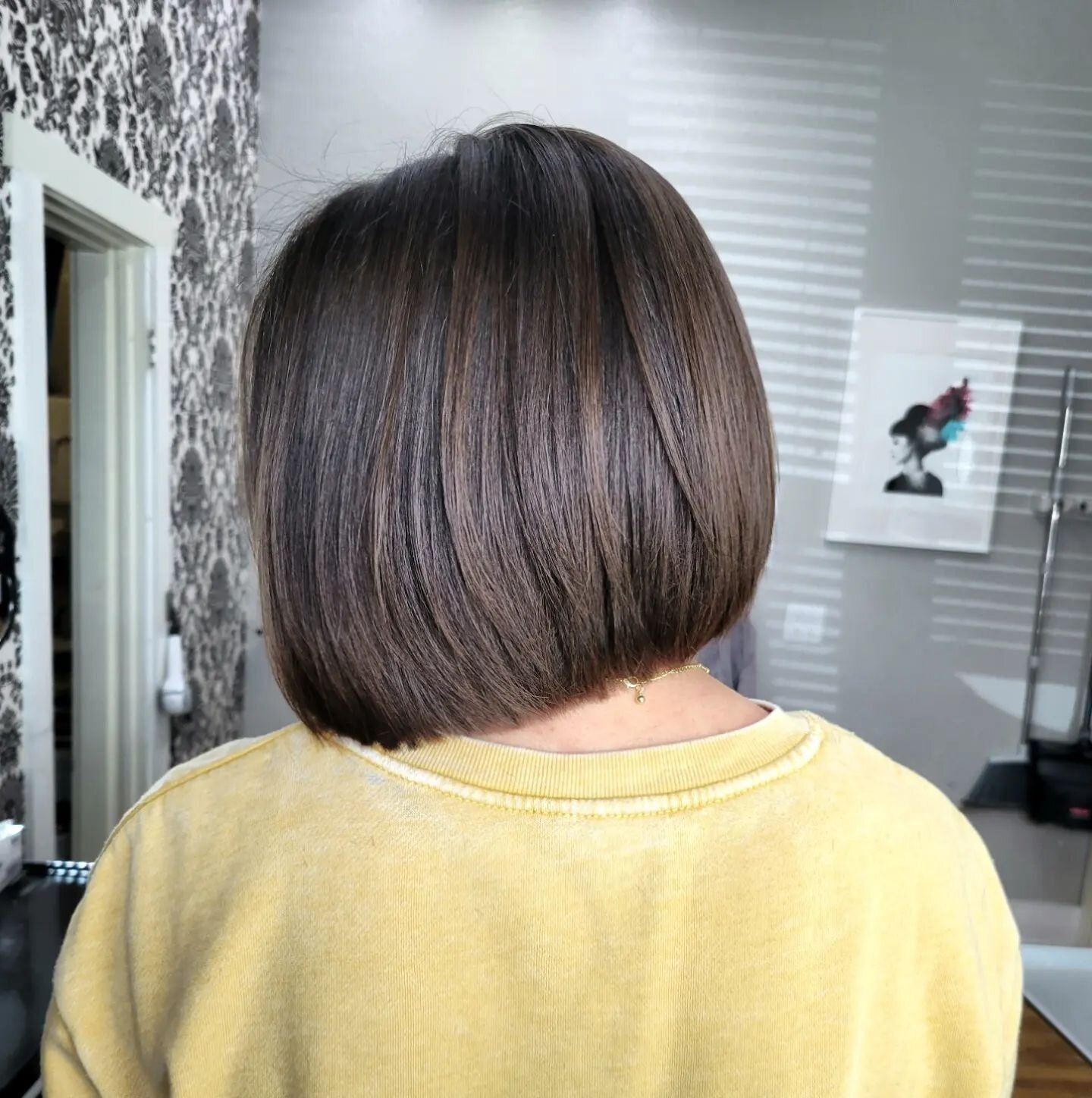 Textured bobs are one of my favorite hair styles to cut, so satisfying! ✨️💁&zwj;♀️⁠
gypsyrose.salon ⁠
⁠
#hairbylauradebs ⁠
#texturedbob ⁠
#summerhaircut ( #📷 @laladebbyhair )