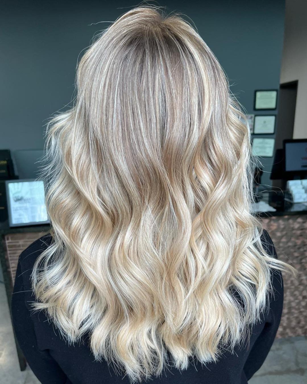 ✨Blonde dreams by Madi ✨ This creamy, dimensional blonde is everything! Soft blends, bright pops, and the perfect lived-in vibe. Ready to refresh your blonde? Book with Madi today!

📍Gypsy Rose Salon
📅 Appointments available!

#BlondeByMadi #GypsyR