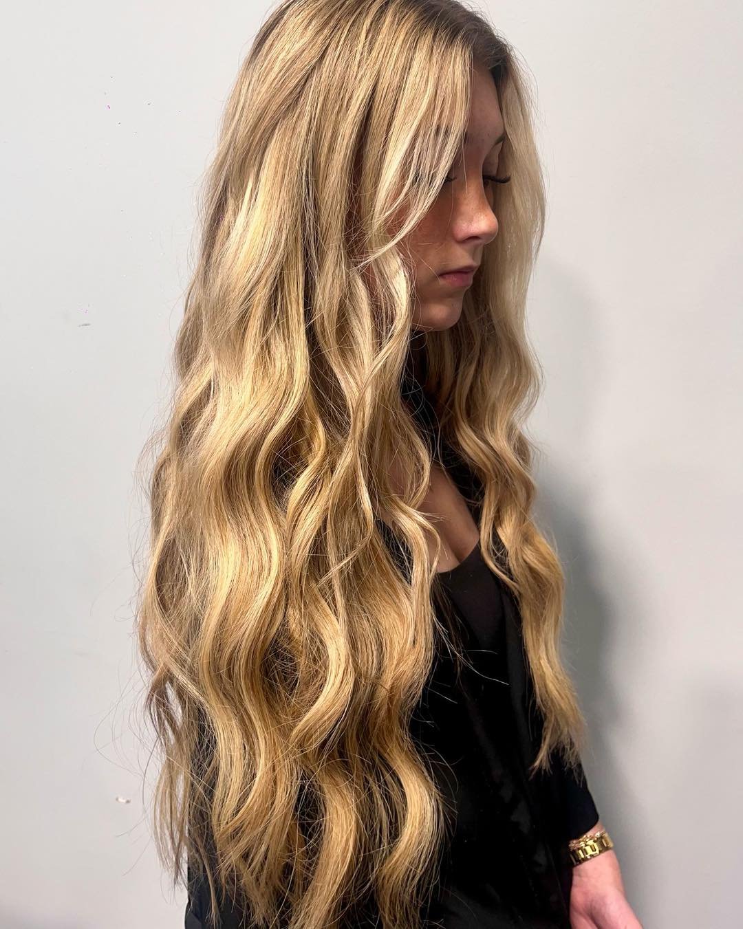 ✨ 24 Inches of Glam by Jasmine ✨

Looking for instant length and volume? Jasmine just installed these gorgeous 24-inch extensions, and the transformation is everything! Whether you want mermaid waves, extra fullness, or a total hair makeover, we&rsqu