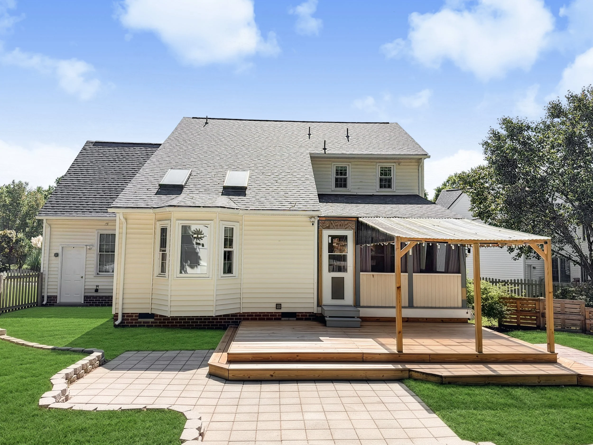 14 - Exterior Back - 2.jpg