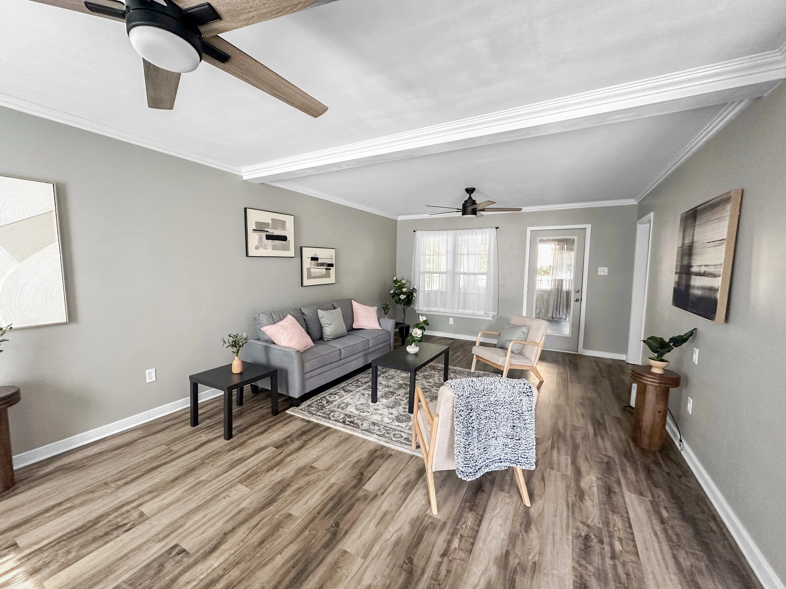 5 - Family Room.jpg