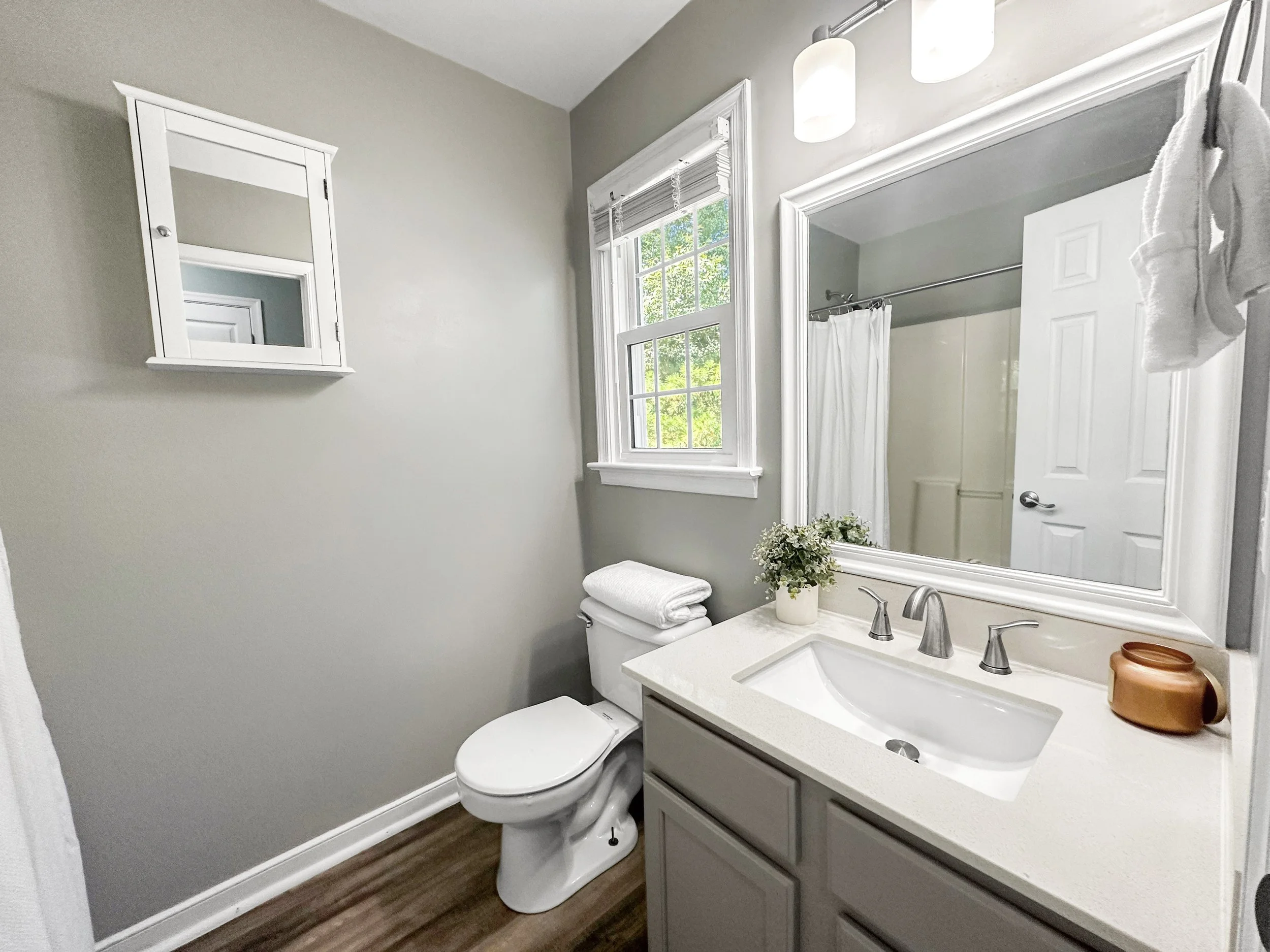 12 - Bathroom 2.jpg