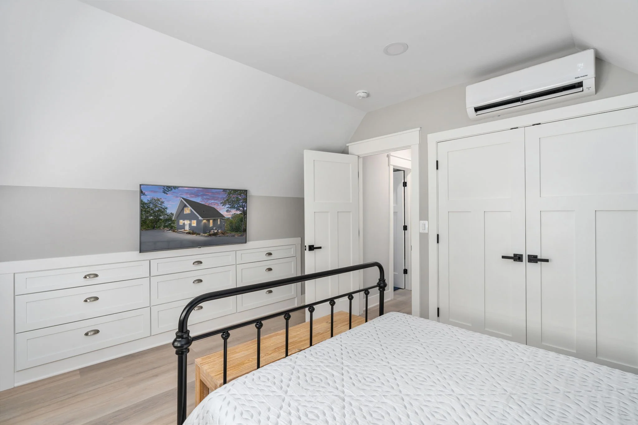 52-web-or-mls-464 Shenandoah Valley Dr interior-33.jpg