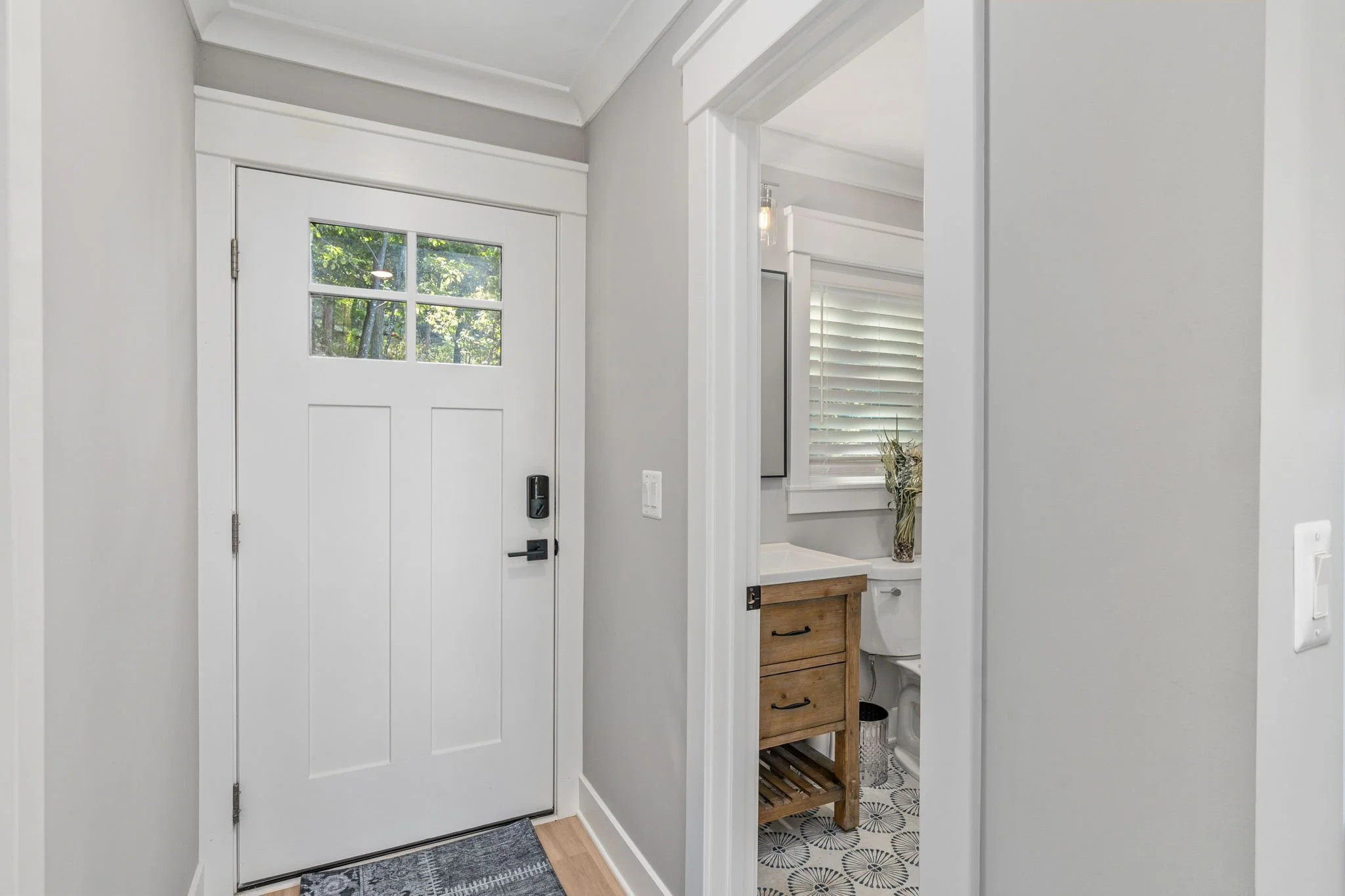 21-web-or-mls-464 Shenandoah Valley Dr interior-3.jpg